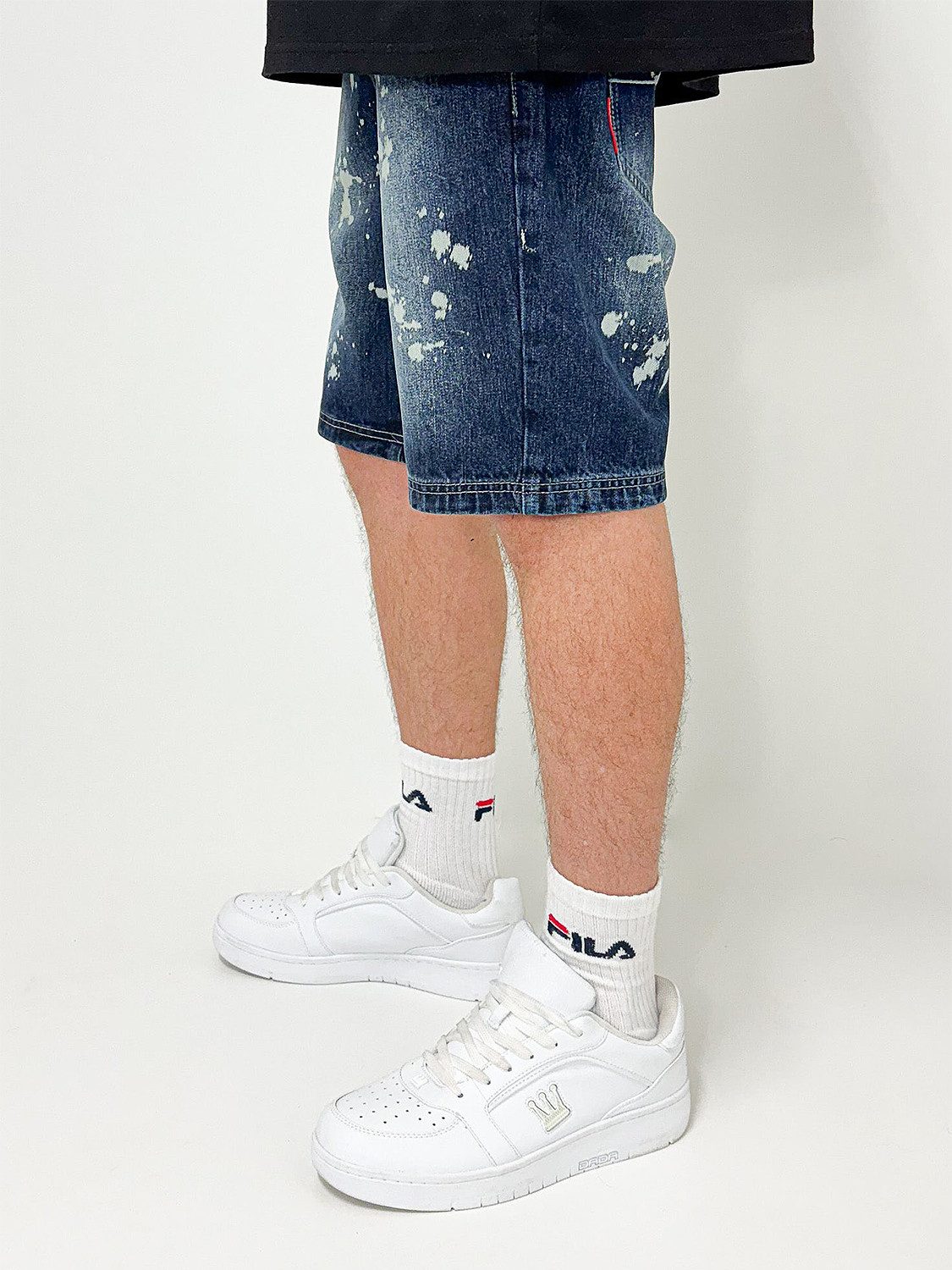 DADA Supreme Jeansshorts Denim Bermuda mit Splatter Muster und Logo-Details Baggy_Shorts