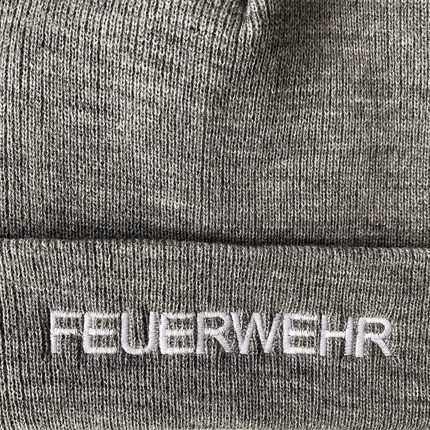 mit Umschlag (Beanie hellgrau mit Umschlag bestickt Mütze) Strickmütze Schnoschi Feuerwehr mit Strickmütze breiten