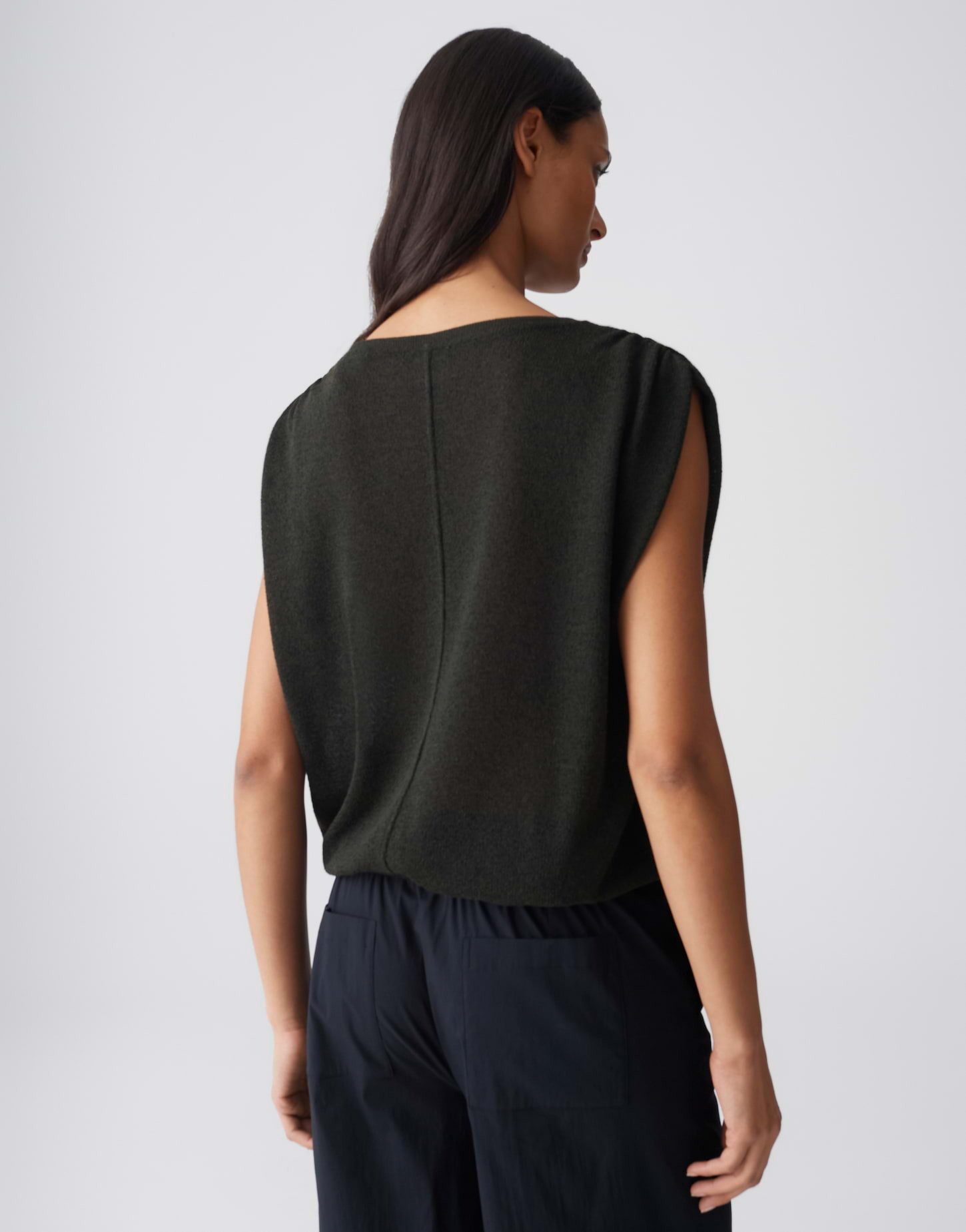 OPUS Kurzarmshirt Sagom aus weichem Jersey mit Strickoptik Zarte Falten geben dem Look eine lockere Leichtigkeit – Bild 3 von 5