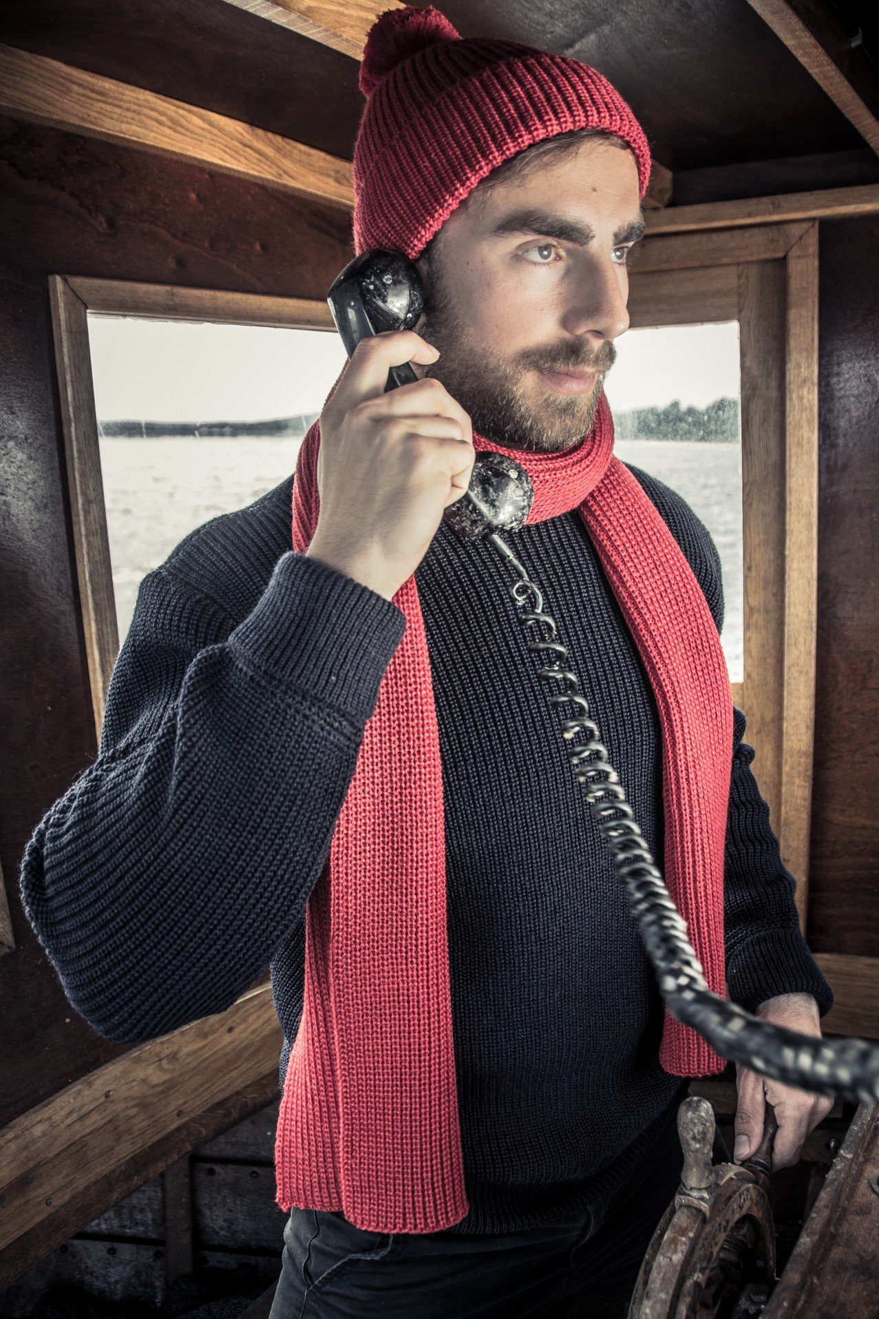 Strickjacke Peter und Schurwolle Rot Blauer Troyerkragen aus Reißverschluß mit (1-tlg)