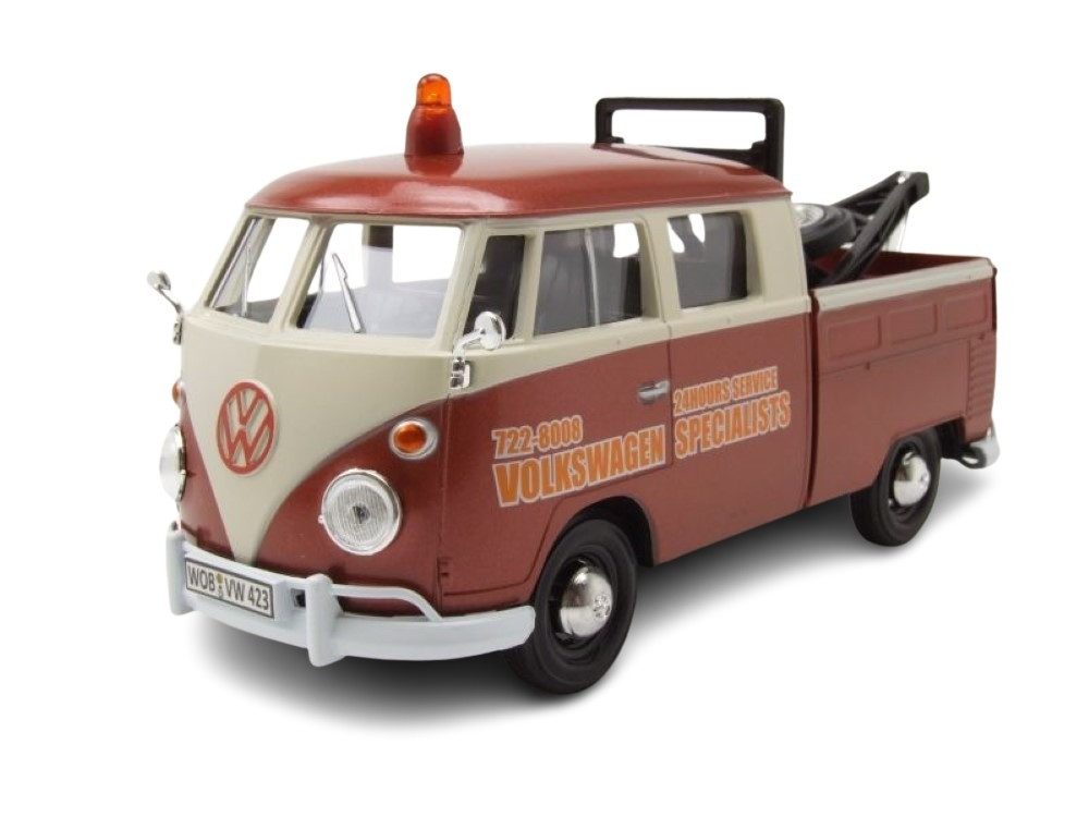Motormax Modellauto VW T1 Bus DoKa Pritsche braun weiß Abschlepper Volkswagen Specialists, Maßstab 1:24