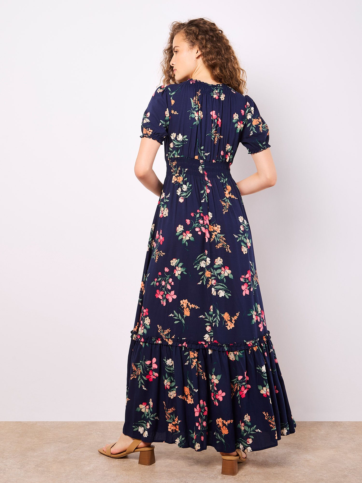Apricot Maxikleid Maxikleid in Aquarelloptik mit Smockdetails – Bild 4 von 5