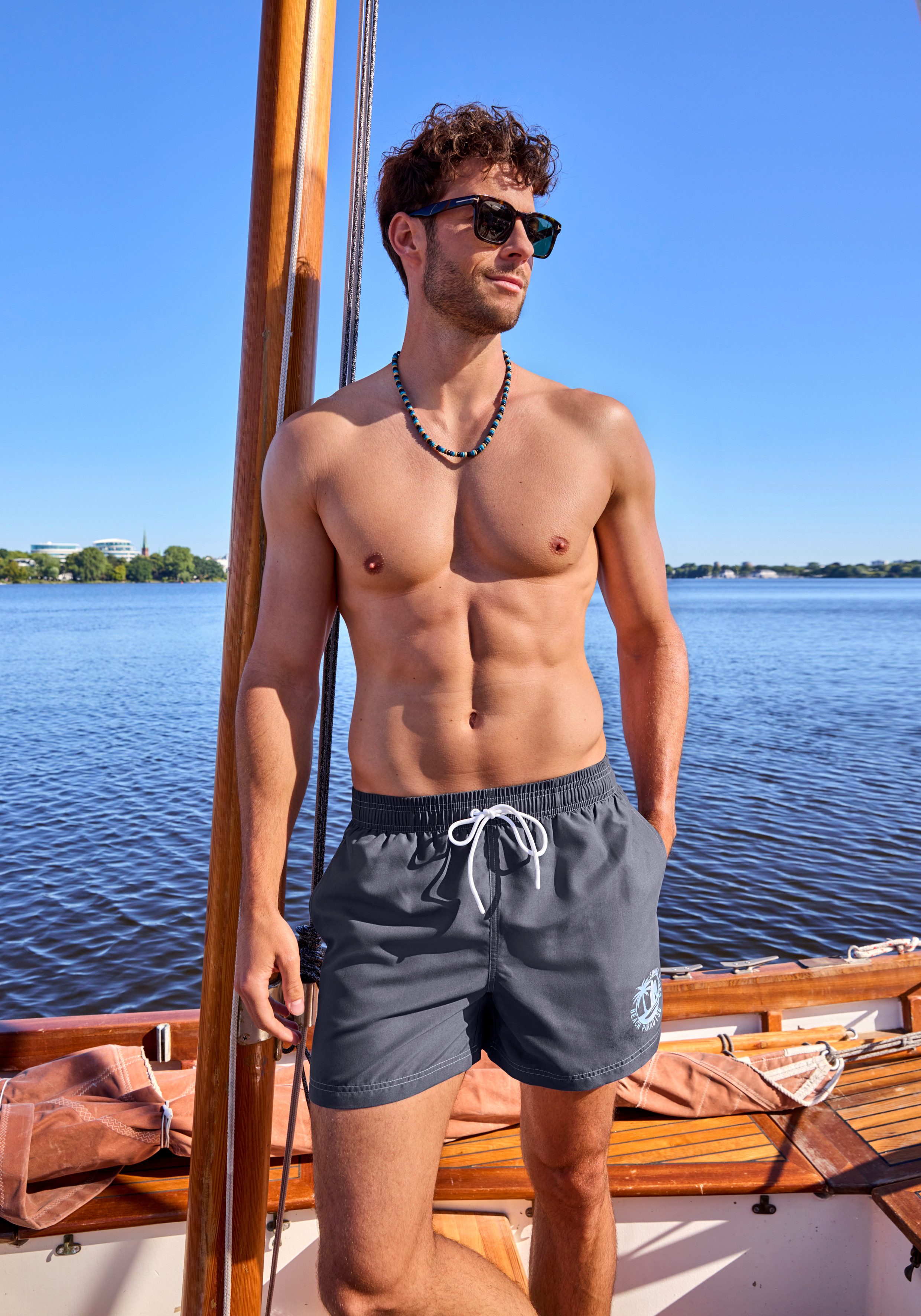 John Devin Badeshorts mit platziertem Druck
