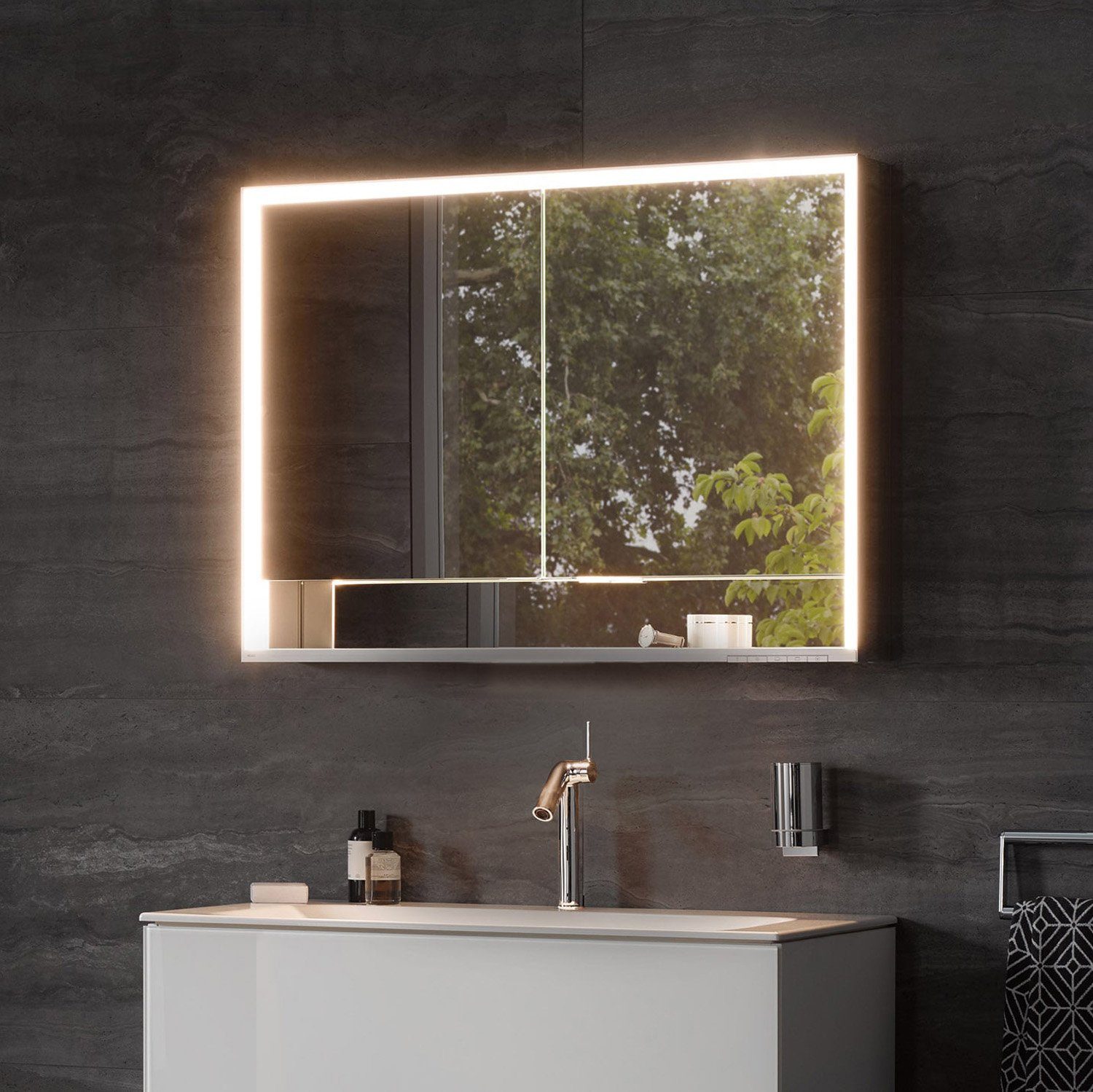 Keuco Spiegelschrank »Royal Lumos« (Badezimmerspiegelschrank mit  Beleuchtung LED), mit Steckdose, dimmbar, einstellbare Lichtfarbe,  Aluminium-Korpus, 2-türig, 80 cm breit