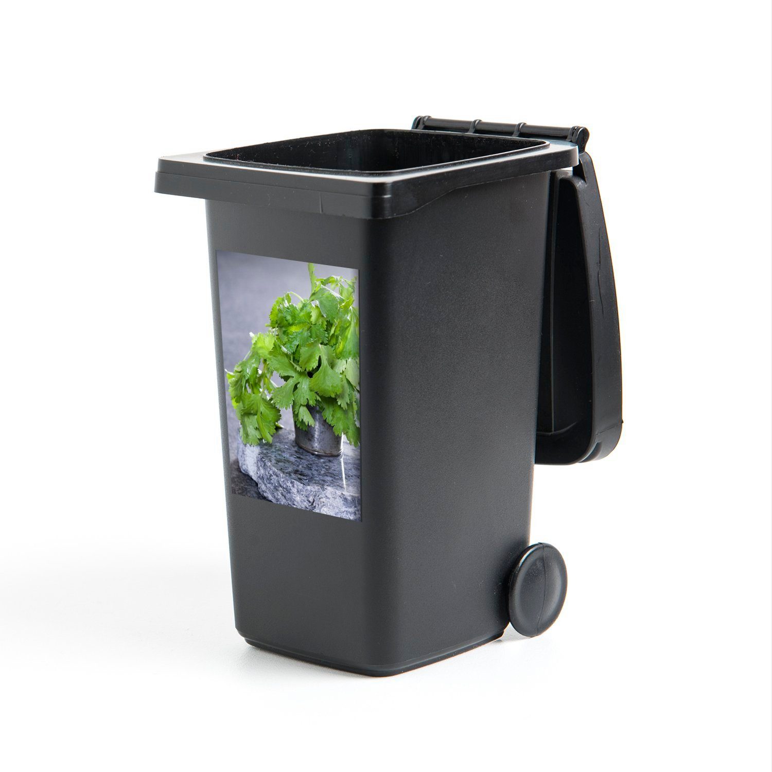 MuchoWow Wandsticker Korianderpflanze in einem Metalltopf auf einer Marmorplatte (1 St), Mülleimer-aufkleber, Mülltonne, Sticker, Container, Abfalbehälter