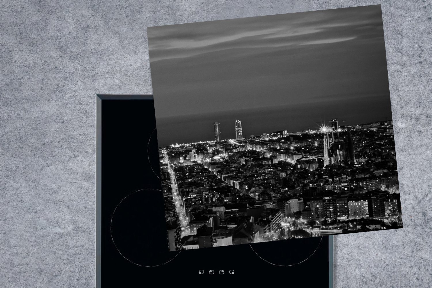 Schwarz küche Ceranfeldabdeckung, Vinyl, Skyline Arbeitsplatte Weiß, Herdblende-/Abdeckplatte - - cm, MuchoWow Barcelona - für tlg), (1 - Spanien 78x78