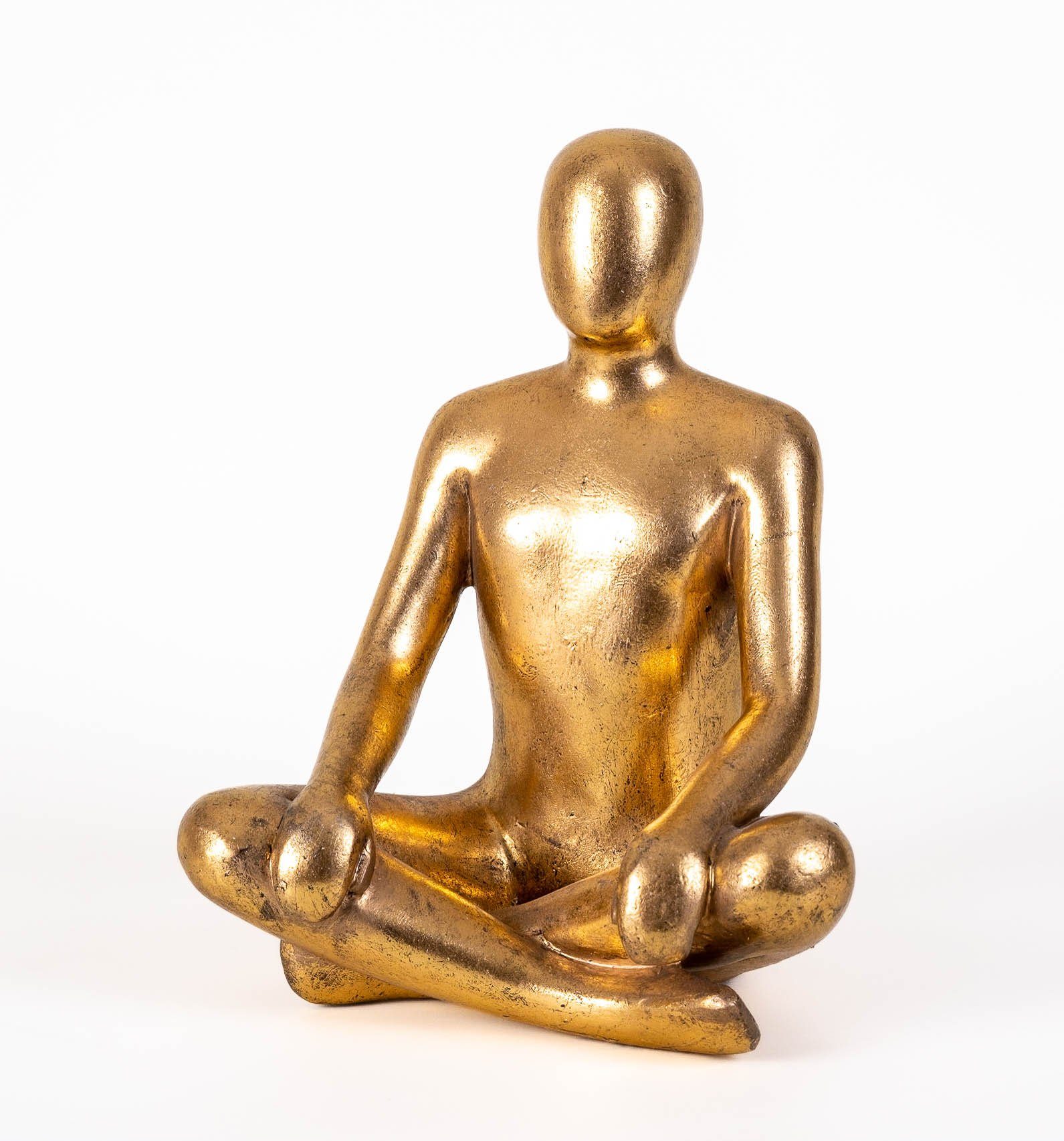 IDYL Dekofigur IDYL Moderne Skulptur Figur Sandsteinguss "Sitting Man crossed legs", Diese Figuren fallen auf durch ihre Schlichtheit und Eleganz