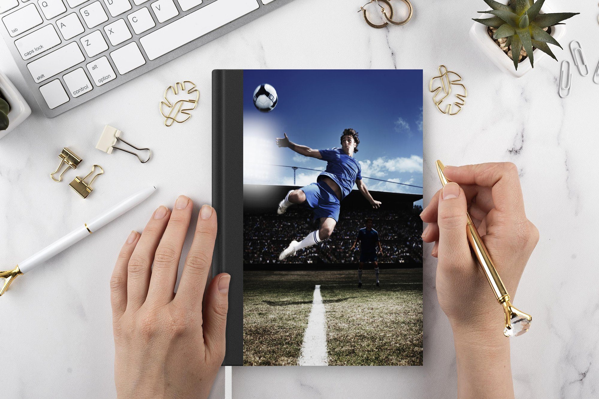 MuchoWow Notizbuch Fußballspieler macht Journal, Seiten, Volley, einen Haushaltsbuch 98 A5, Notizheft, Tagebuch, Merkzettel