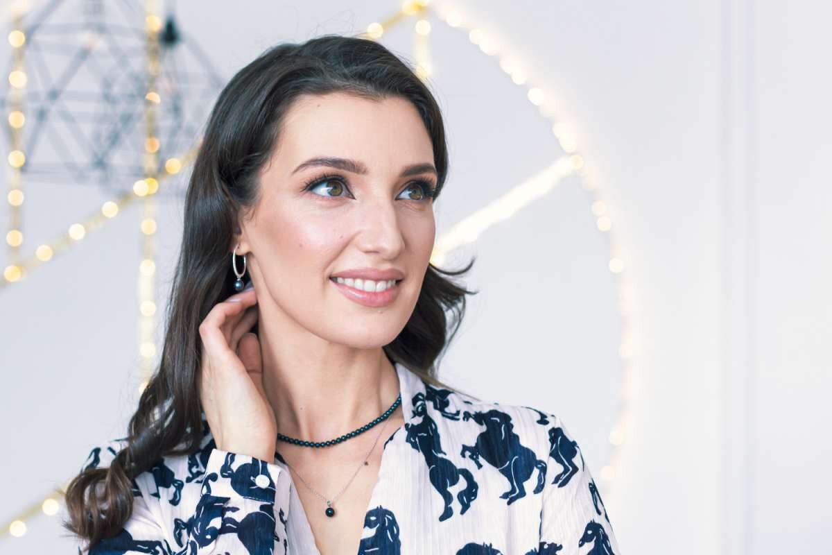 Gaura Pearls Perlenkette Modern Choker schwarz rund 4.5-5.5 mm 40 cm, 925 S günstig online kaufen