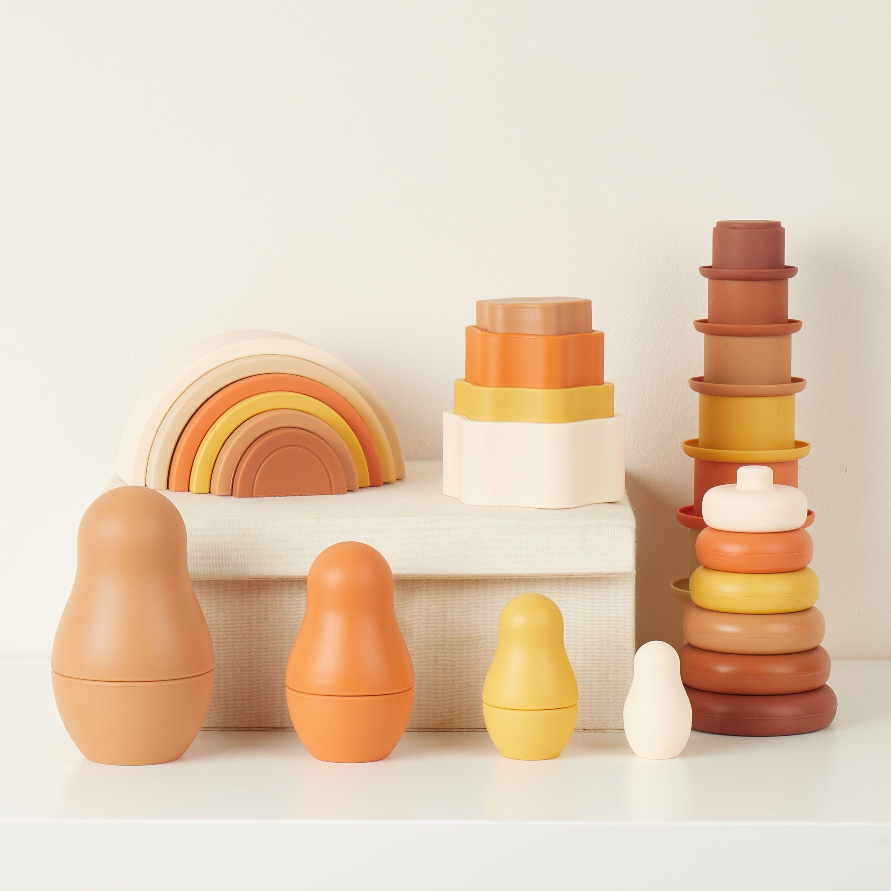 BIECO Stapelspielzeug Bieco Silikon Regenbogenn Baby Chocolate Bliss