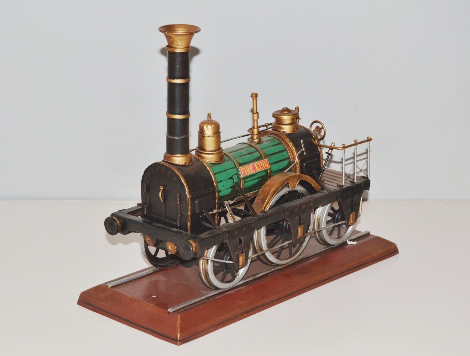 JS GartenDeko Modelleisenbahn-Figur Dampflok Oldtimer Dampflokomotive Fire King Modell L 30 cm