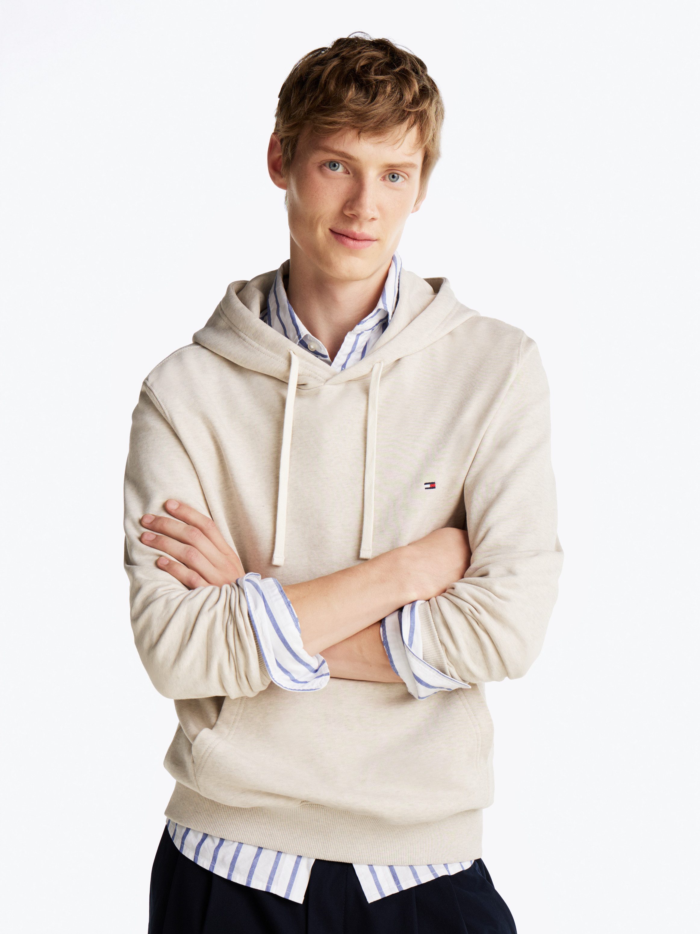 Tommy Hilfiger Hoodie ESSENTIAL TERRY mit Tunnelzug und Flag-Stickerei