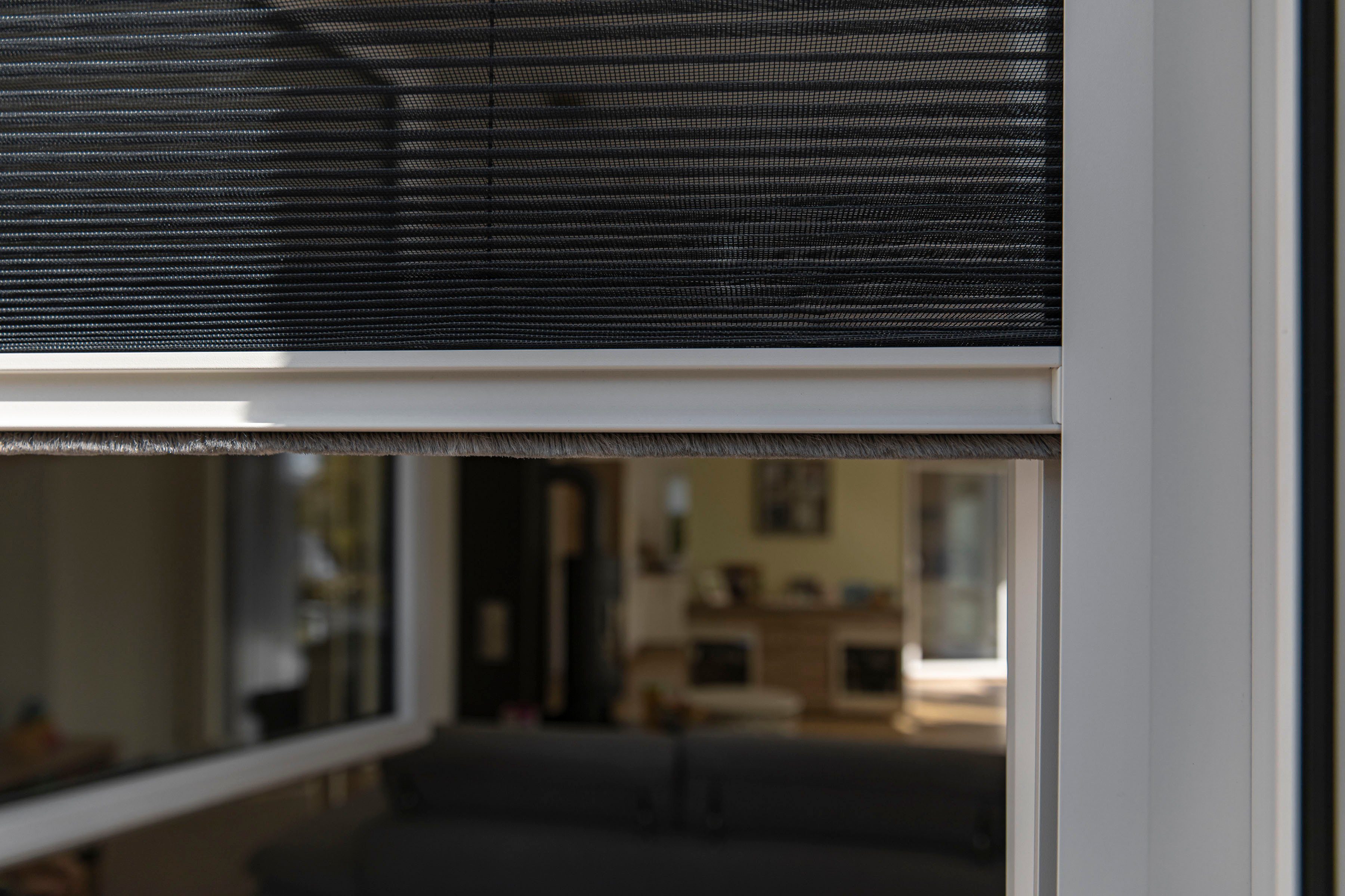 Insektenschutzrollo für Fenster in weiß ohne bohren, SCHELLENBERG, Fliegengitter-Plissee einfache Einhänge-Montage, 140 x 150 cm