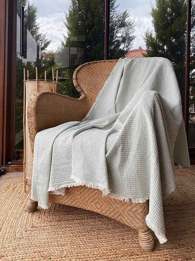 Tagesdecke »BOHORIA® Premium Waffelpiqué Tagesdecke 135x160cm, 100% Baumwolle«, BOHORIA, Kann für Bett, Sofa, Stuhl, Outdoor und Indoor genutzt werden.