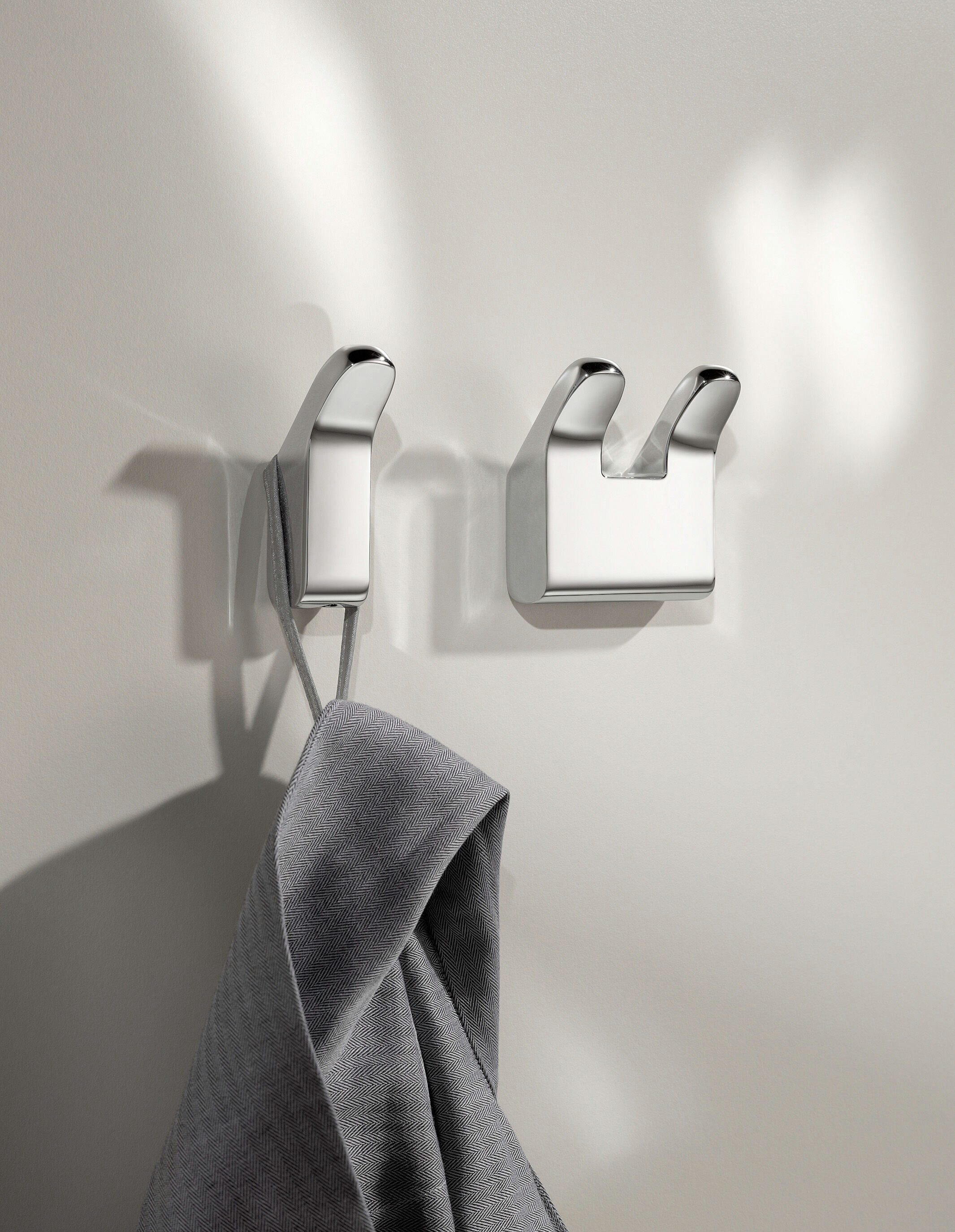 Keuco Handtuchhaken Moll doppelt, aus Metall, verchromt, für Handtücher und Bademäntel, Wandmontage