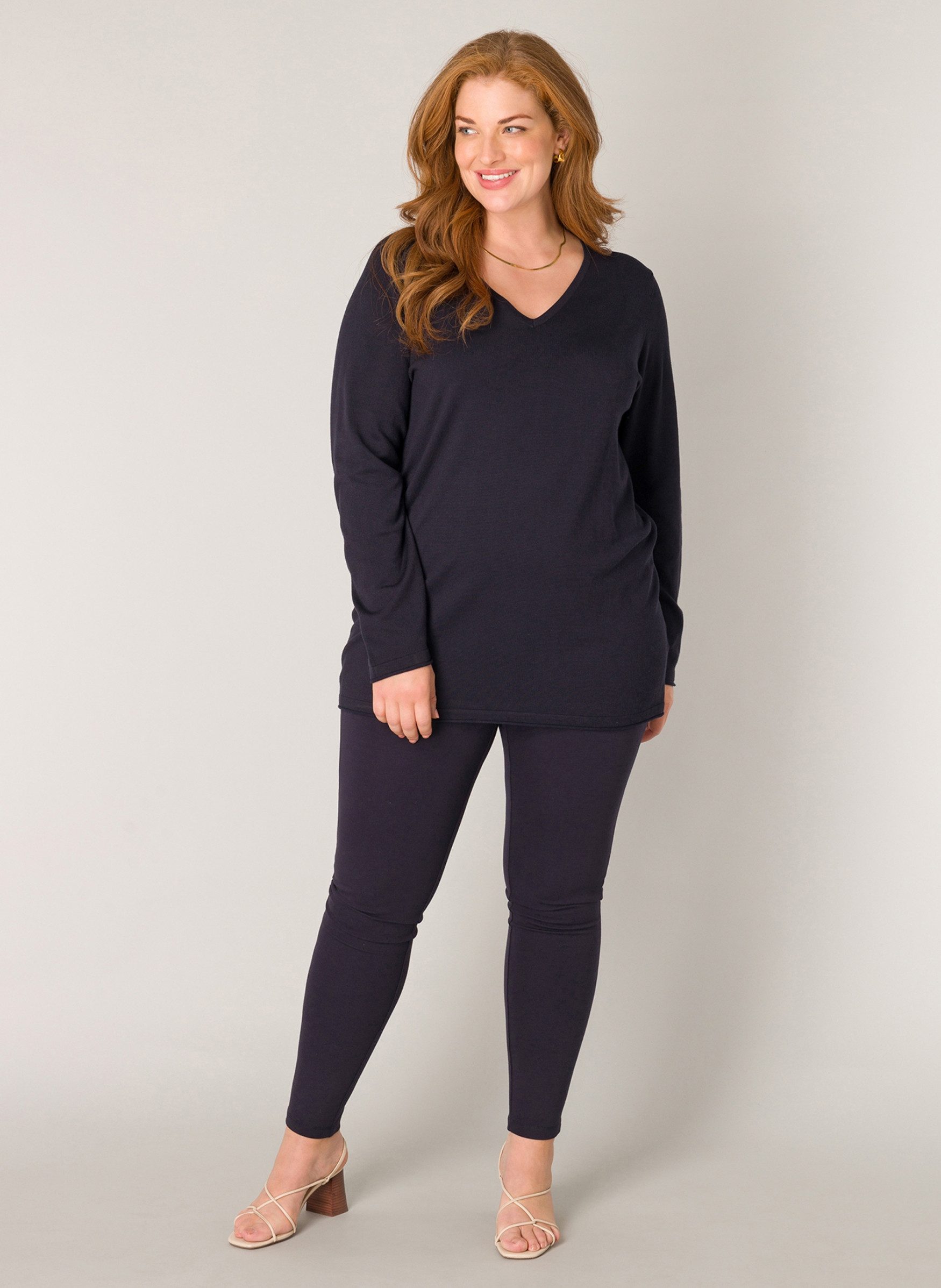 Base Level Curvy V-Ausschnitt-Pullover mit V-Ausschnitt günstig online kaufen