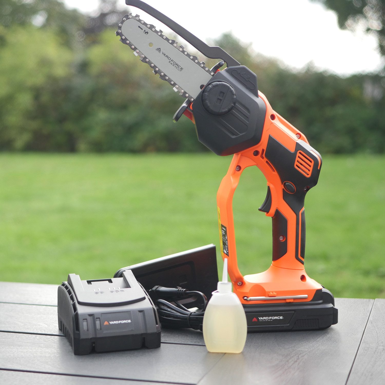 Yardforce Akku-Kettensäge LS C13A, mit kraftvollem 13‑cm-Schwert
