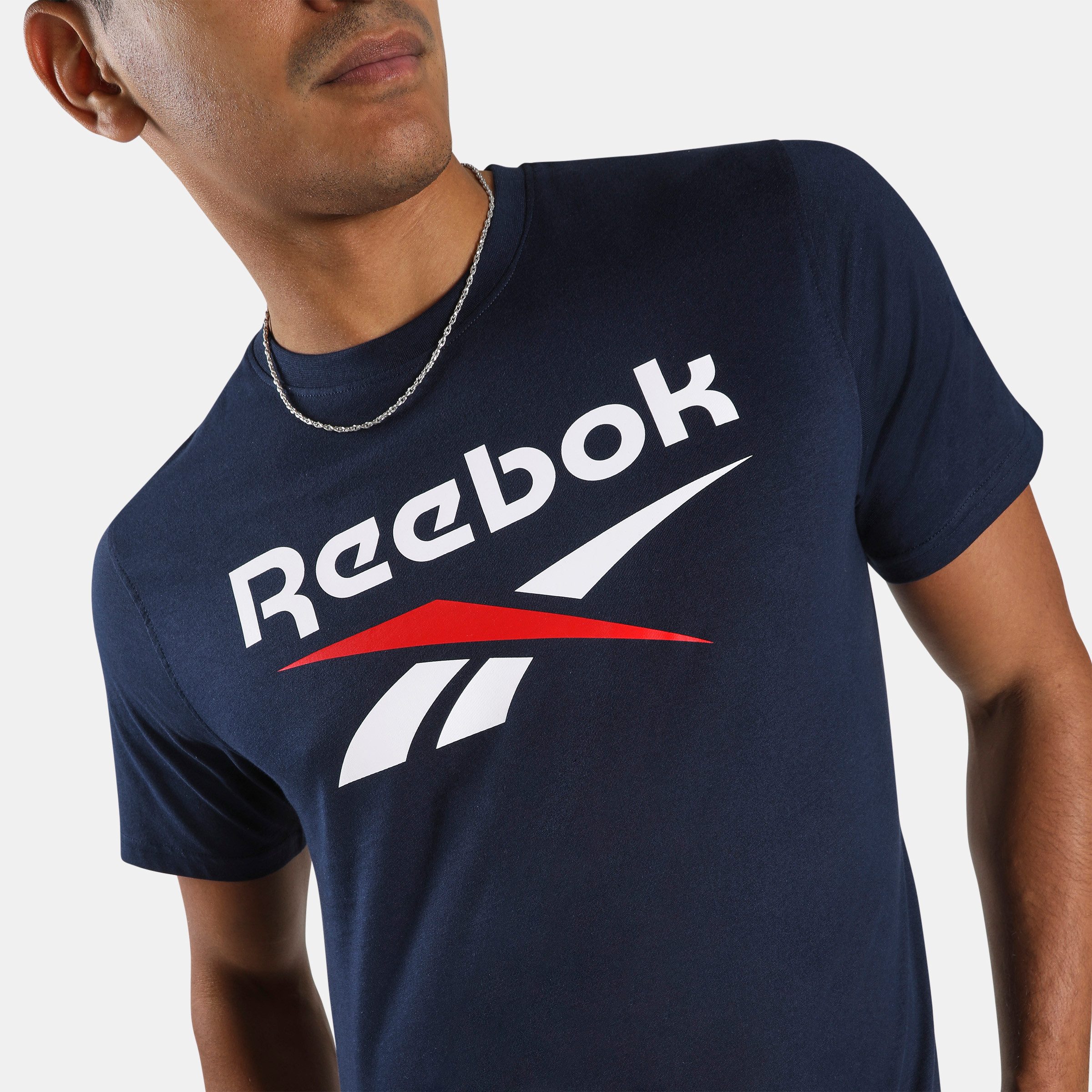 Reebok T-Shirt BRUNO BIG LOGO CREW NECK SS TEE mit kurzen Ärmeln, aus Baumwolle in Jersey-Qualität