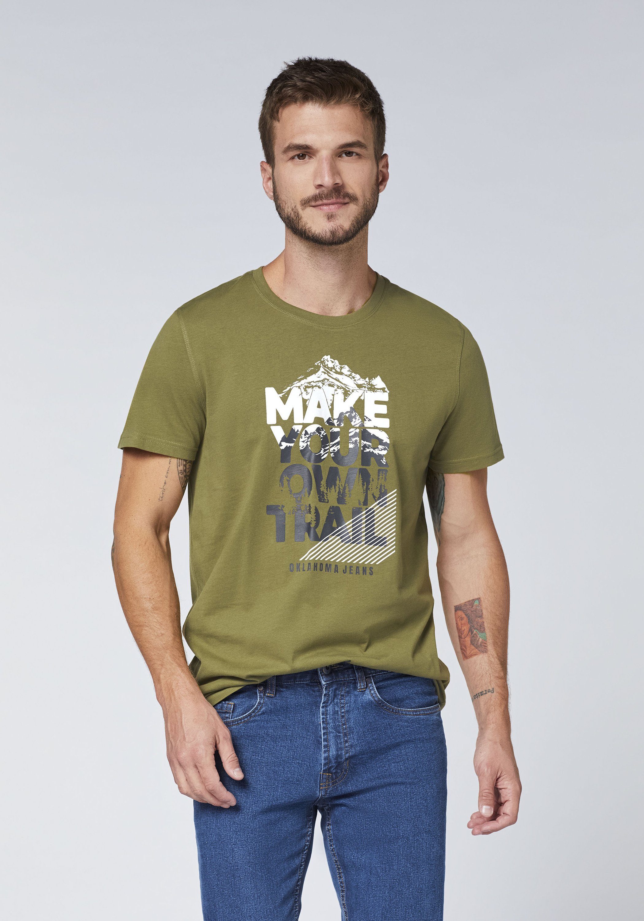 im mit Print-Shirt Dusty Olive Mountain-Look Schriftzug 18-0515 Jeans Oklahoma