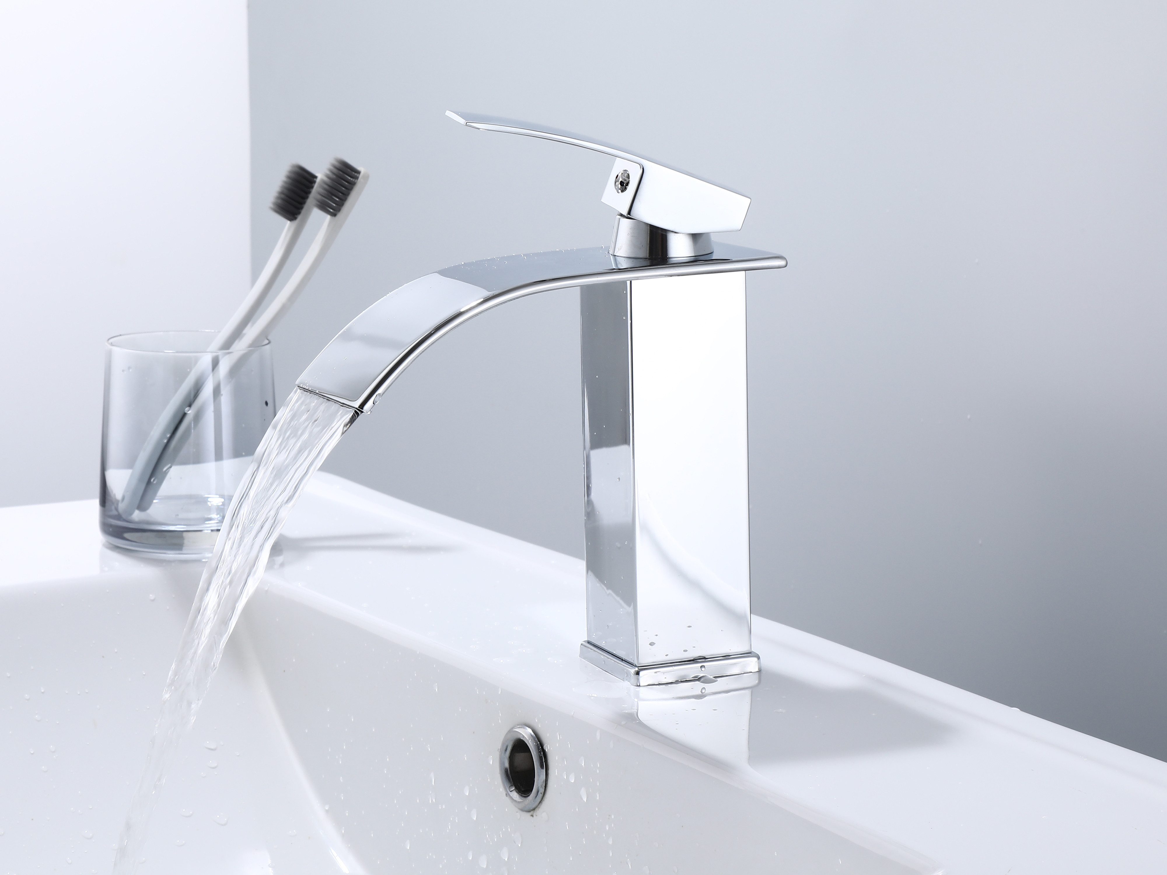 Homeline Badarmatur Waschtischarmatur Wasserhahn Bad Badarmatur Armatur Schwarz / Chrom (Mischbatterie ist flexibel, Schläuche., Mit Schläuche)