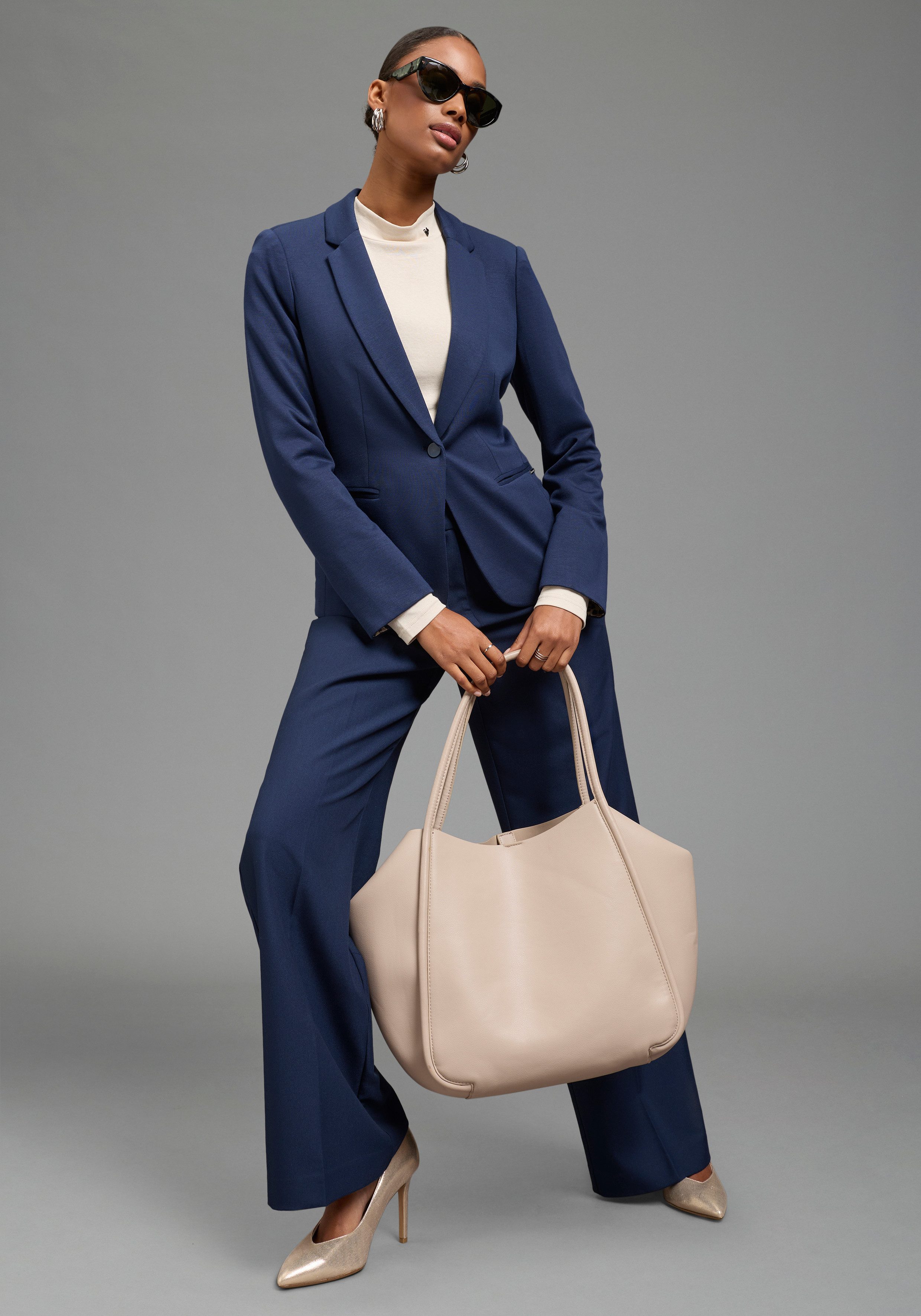 Bruno Banani Kurzblazer hüftlange Schnittform, figurbetonte Passform, mit Markenlabel – Bild 4 von 5