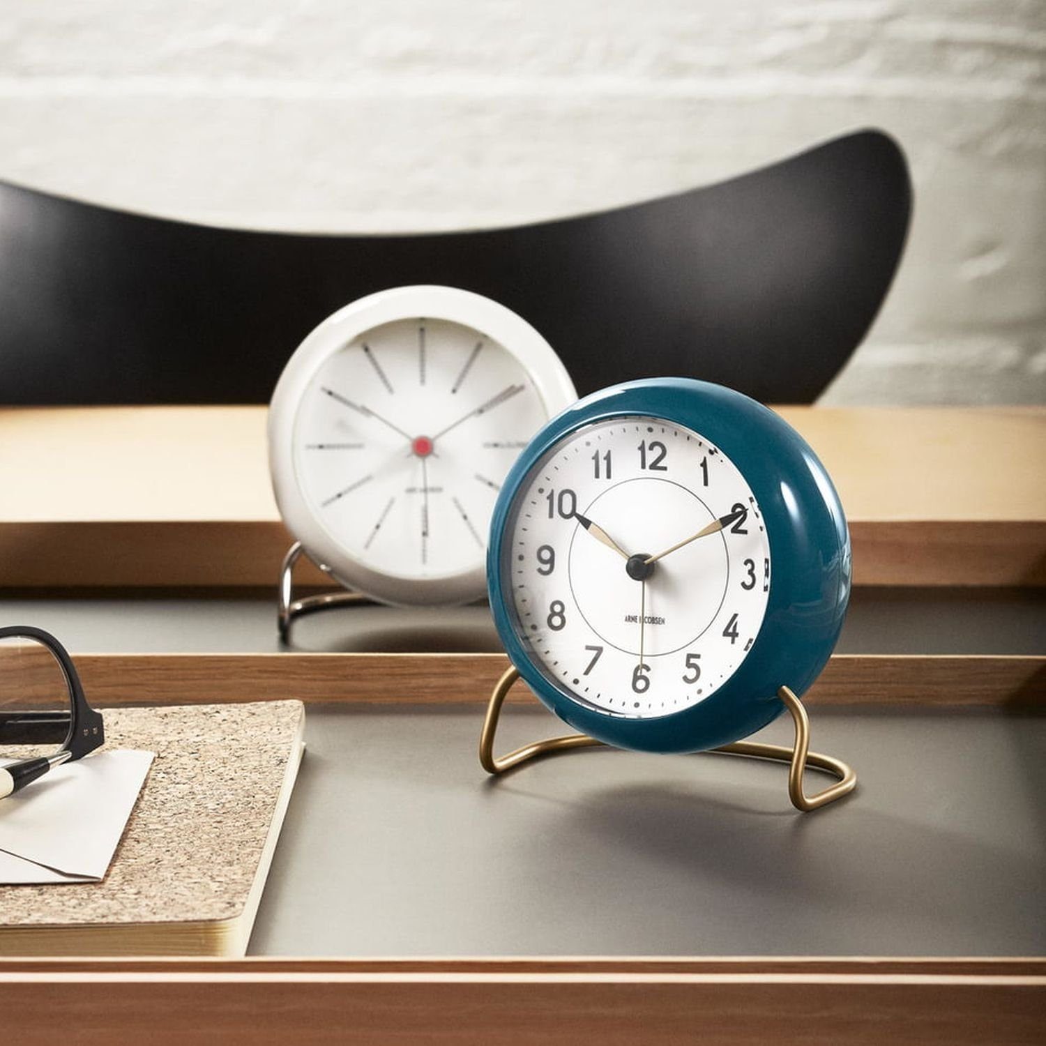 Arne Jacobsen Wecker Bankers Weiß
