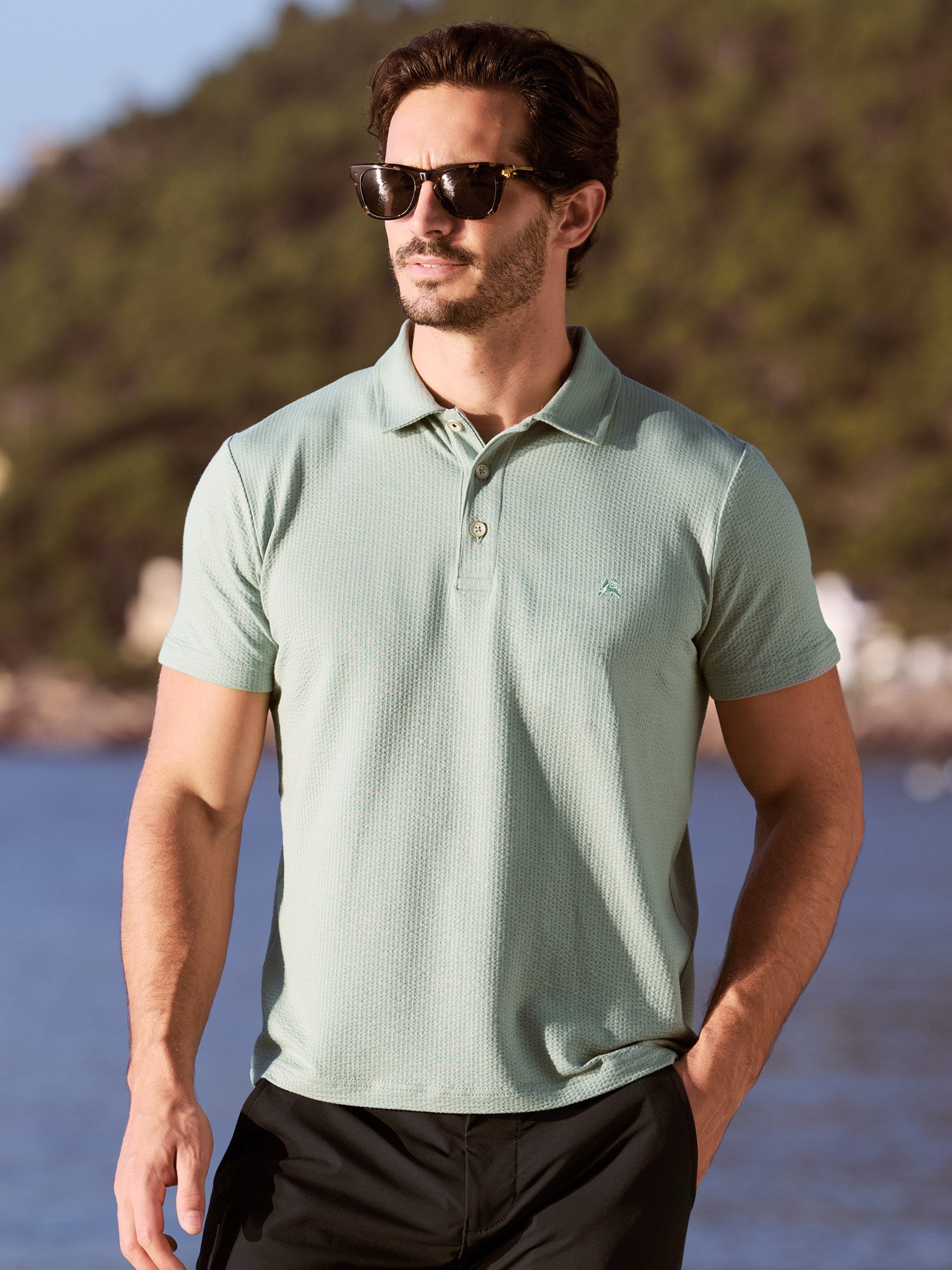 Poloshirt Poloshirt in weicher Seersucker-Qualität mit Brusttasche