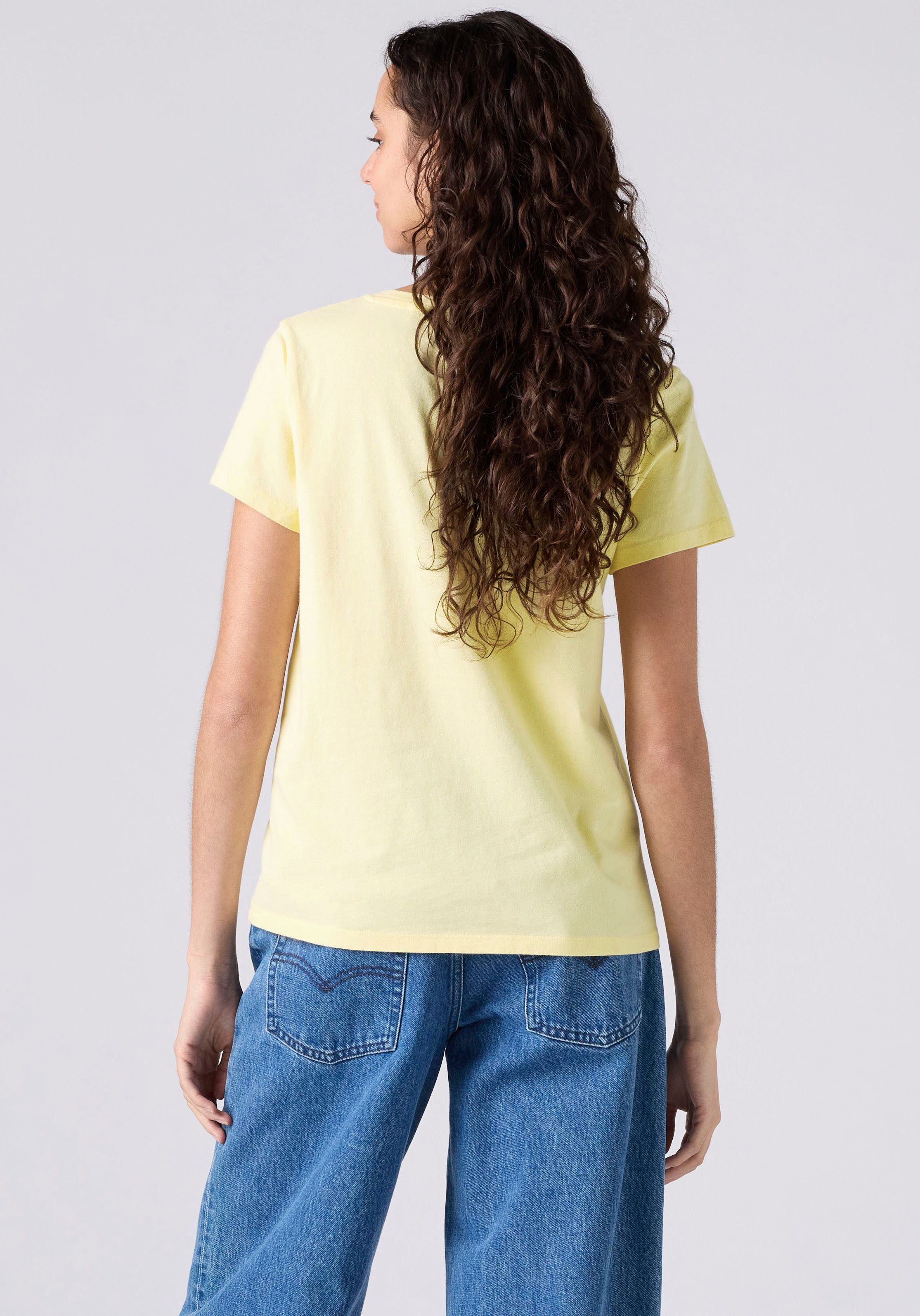 Levi's® V-Shirt Perfect Tee mit kleinem Batwing- Logo