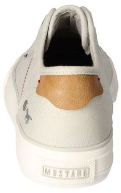 Mustang Shoes Slip-On Sneaker Plateau Sneaker, Slipper, Freizeitschuh mit praktischem Gummizug