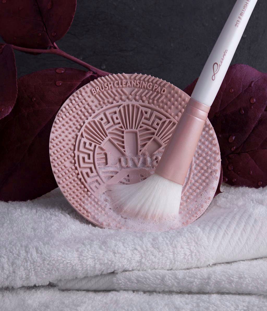 Luvia Cosmetics wassersparende Kosmetikpinsel-Set Reinigung; Design Pad für jede Brush bequem Candy passt Hand. - Cleansing Black, in