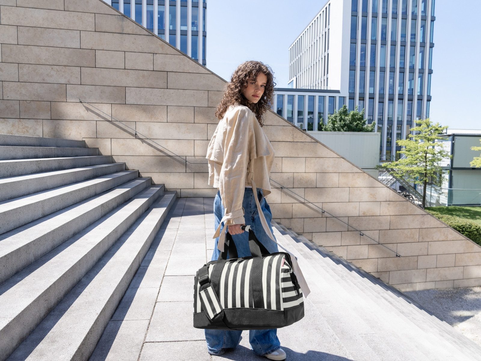 REISENTHEL® Reisetasche allrounder L summerstripes black – Bild 5 von 5