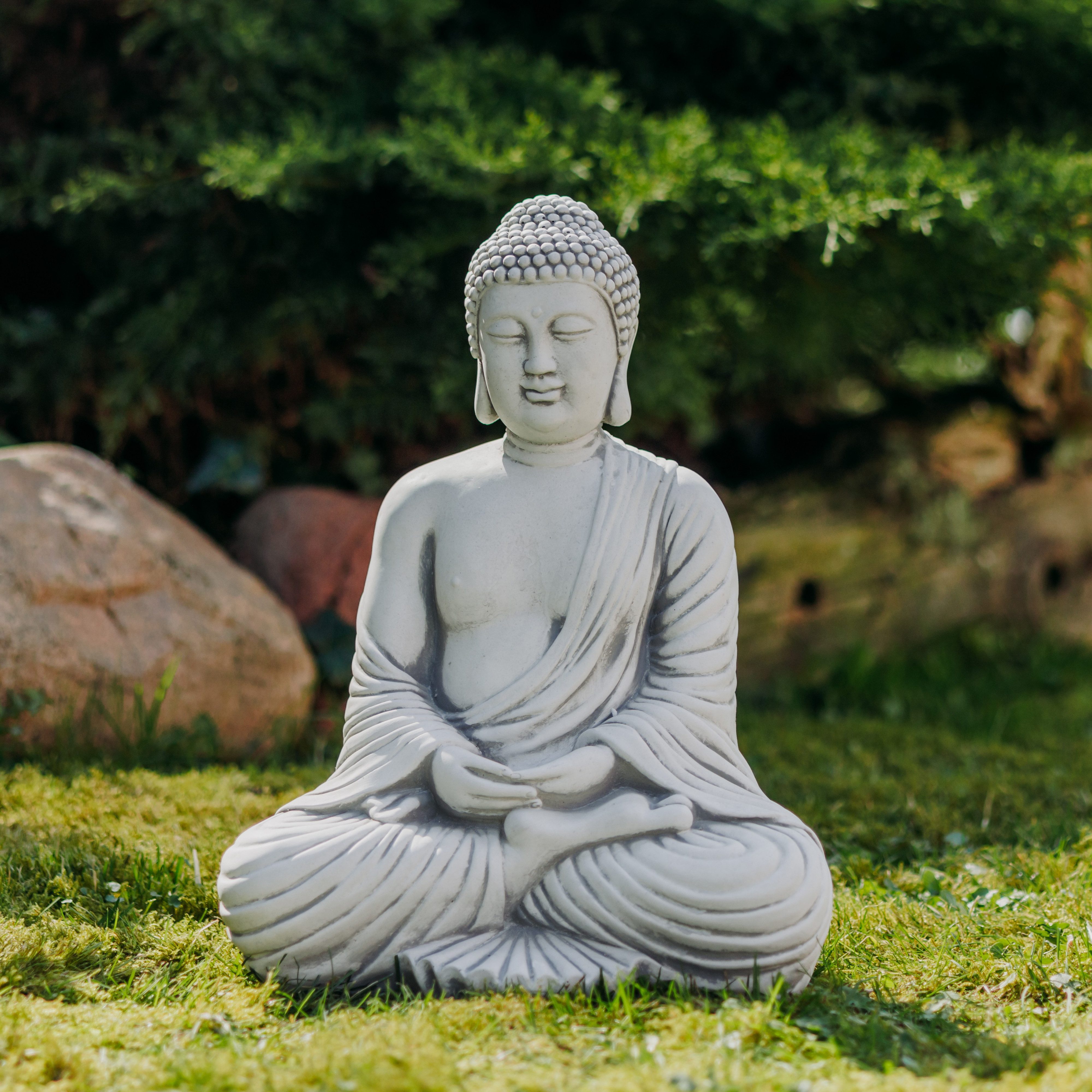 gartendekoparadies.de Gartenfigur Buddha Statue Steinfigur in exklusiver Farbgebung, H. 42 cm, 19 kg, Frostsicher