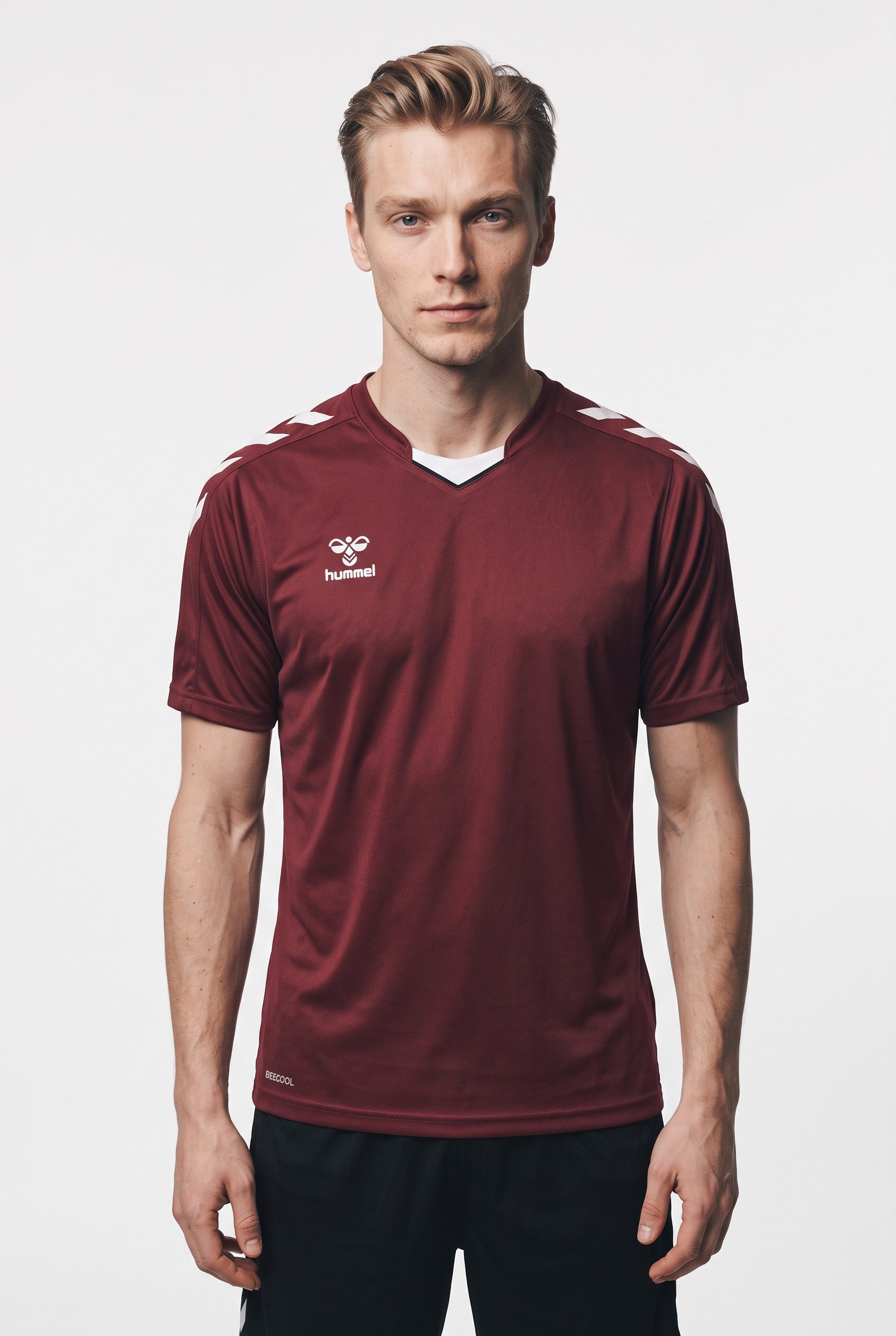 hummel Trainingsshirt HMLCORE XK POLY JERSEY S/S Kurzarm-Design, mit Rundhalsausschnitt, schnell trocknend
