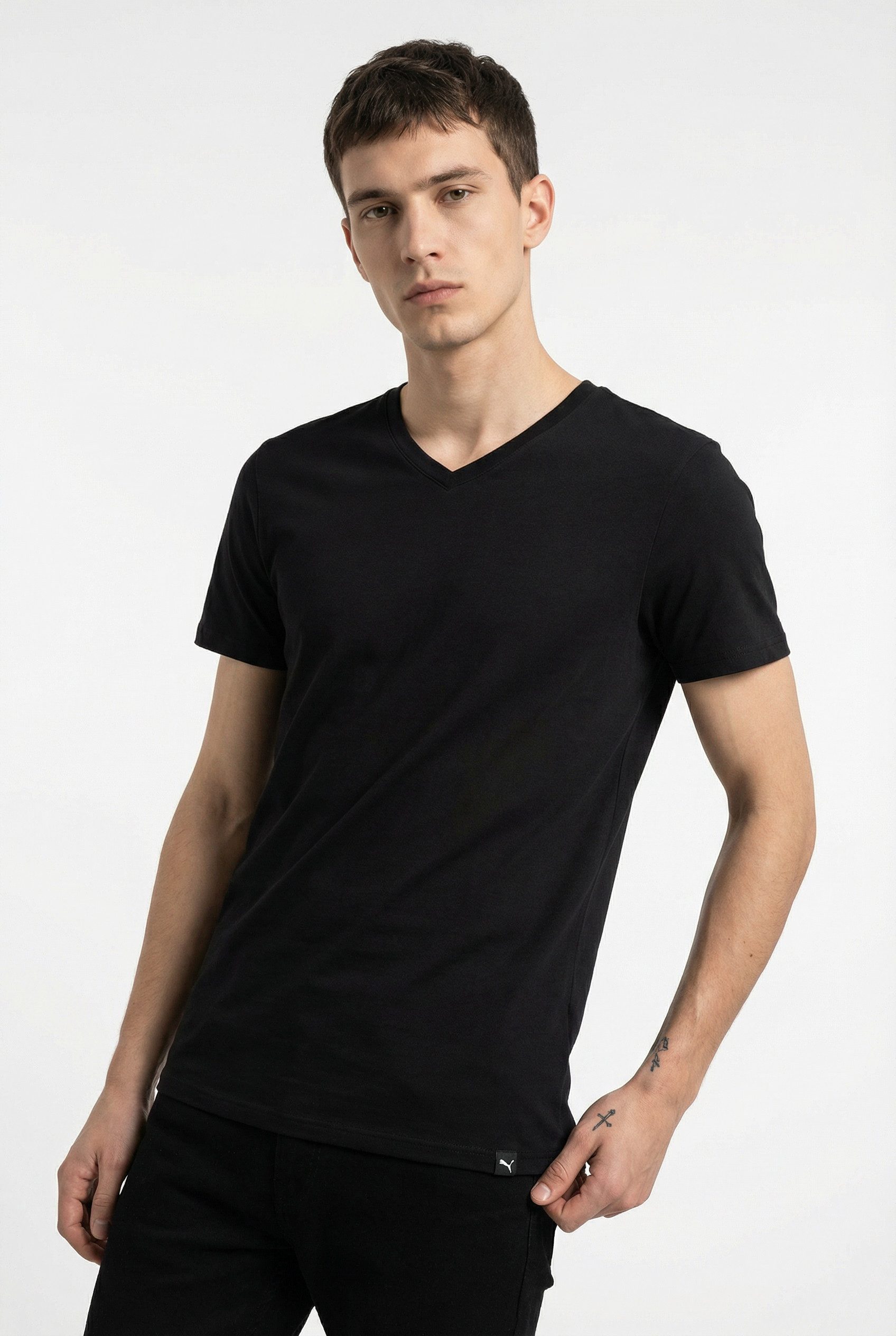 PUMA T-Shirt PUMA EVERYDAY V-NECK TEE (2er Pack) mit kurzen Ärmeln und V-Ausschnitt