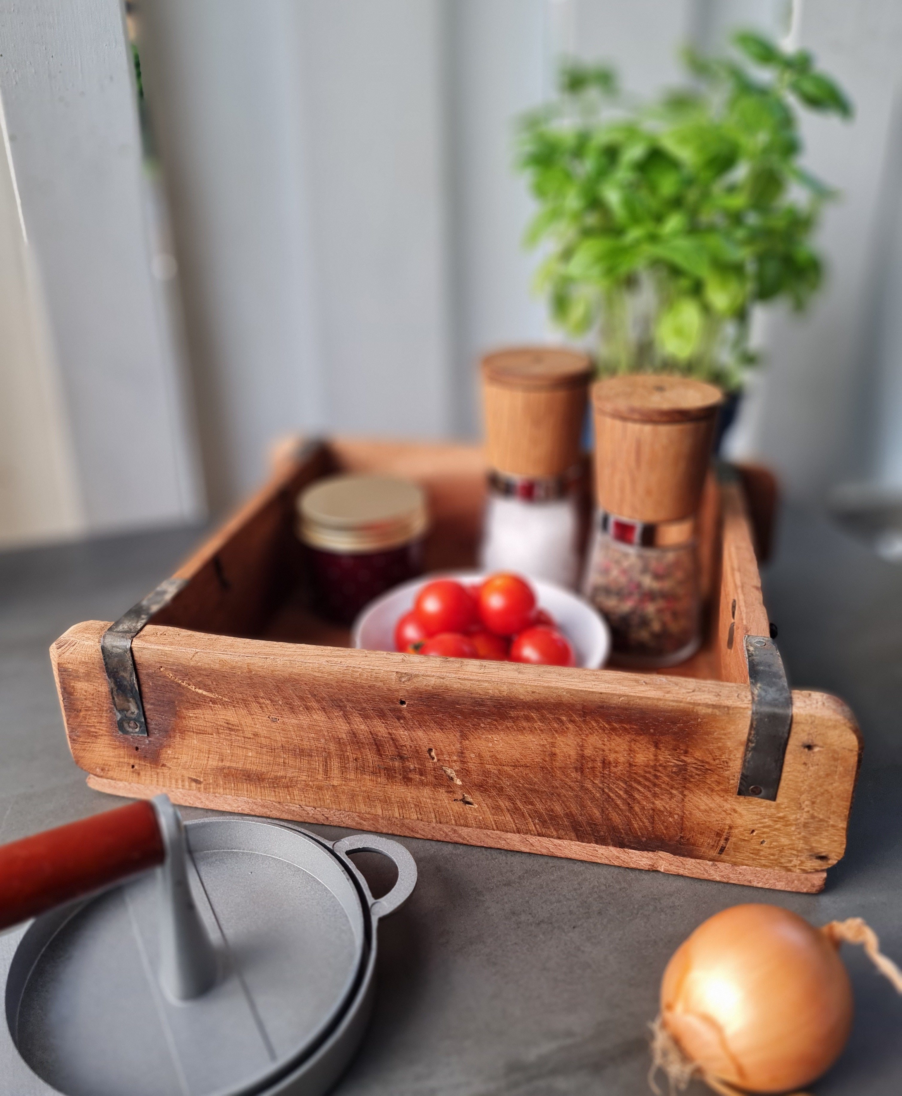 Meinposten Dekokiste Tablett Holzkasten recyceltes Holz Landhaus 31x25 cm (1 St), Jeder Kasten ist ein Unikat