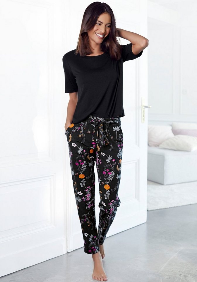 LASCANA Pyjama (2 tlg., 1 Stück) mit Wildblumen Muster, Schmal zulaufende  Hose mit Gürtel und Eingrifftaschen