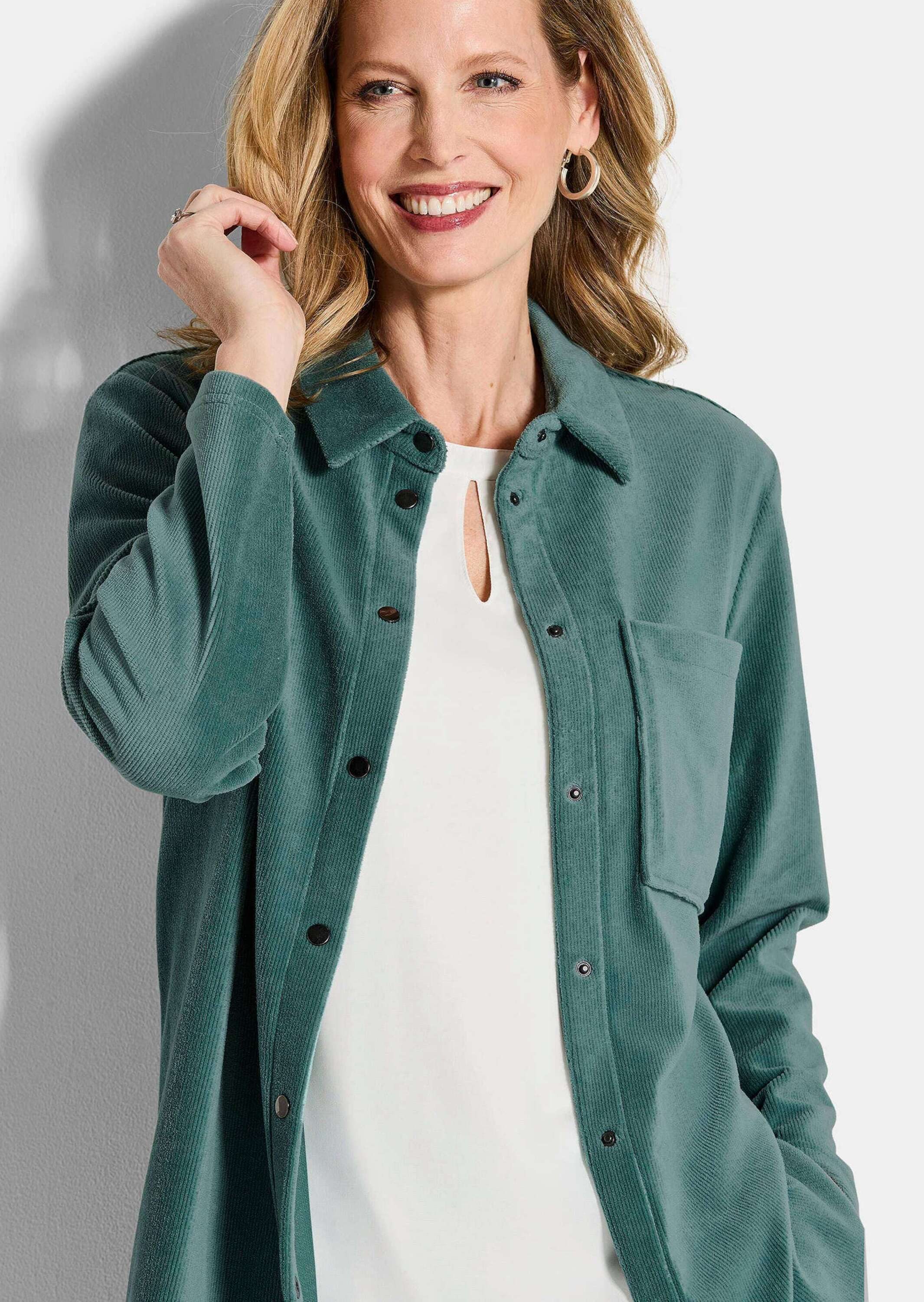 GOLDNER Outdoorjacke Kurzgröße: Weiche Hemdbluse mit Stretchkomfort Baumwollhemd mit Hemdkragen, Brusttasche, Knopfleiste, lange Ärmel