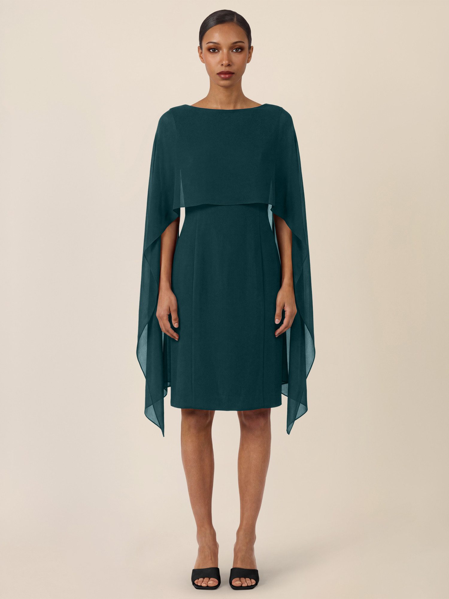 Apart Abendkleid mit fließendem Chiffon-Cape