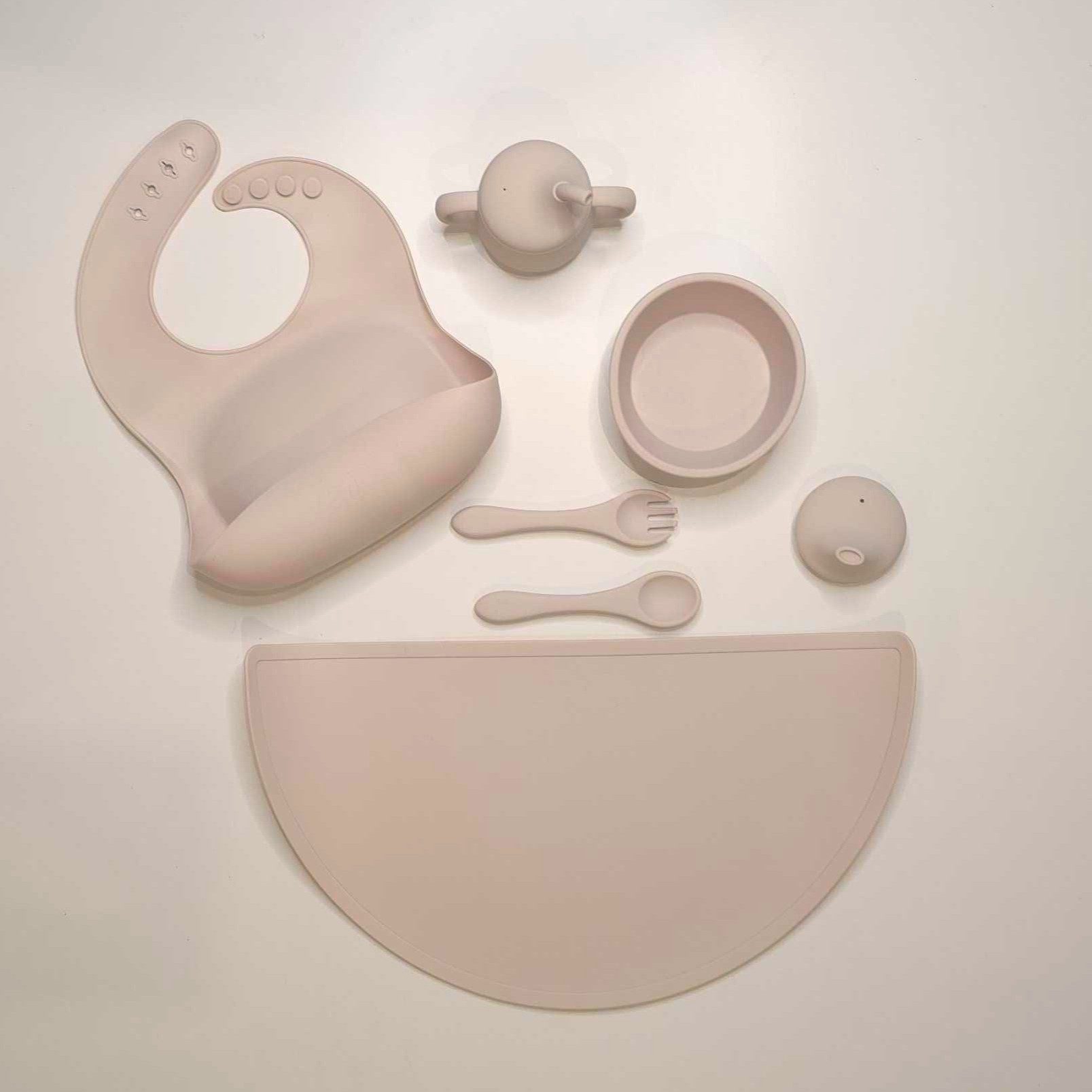 Zayno Kindergeschirr-Set Silikon-Geschirrset für Babys "Tischlein Deck Dich" in Muschelbeige (8-tlg), 1 Personen, Silikon, BPA-frei und LFGB-konform