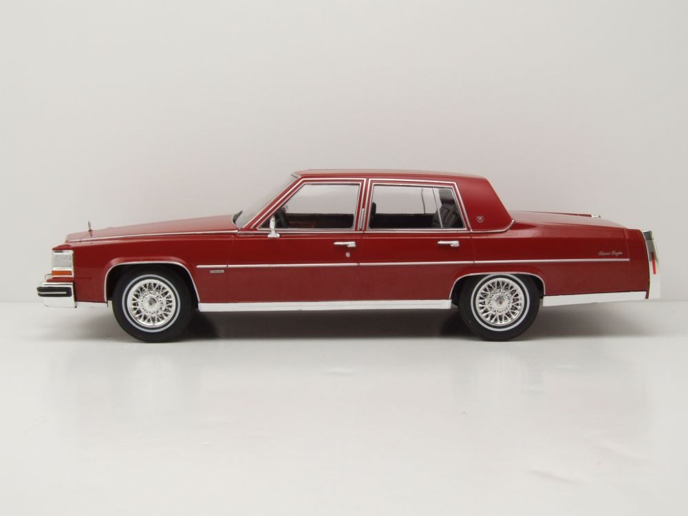 MCG Modellauto Cadillac Fleetwood Brougham 1982 dunkelrot metallic, Maßstab 1:18