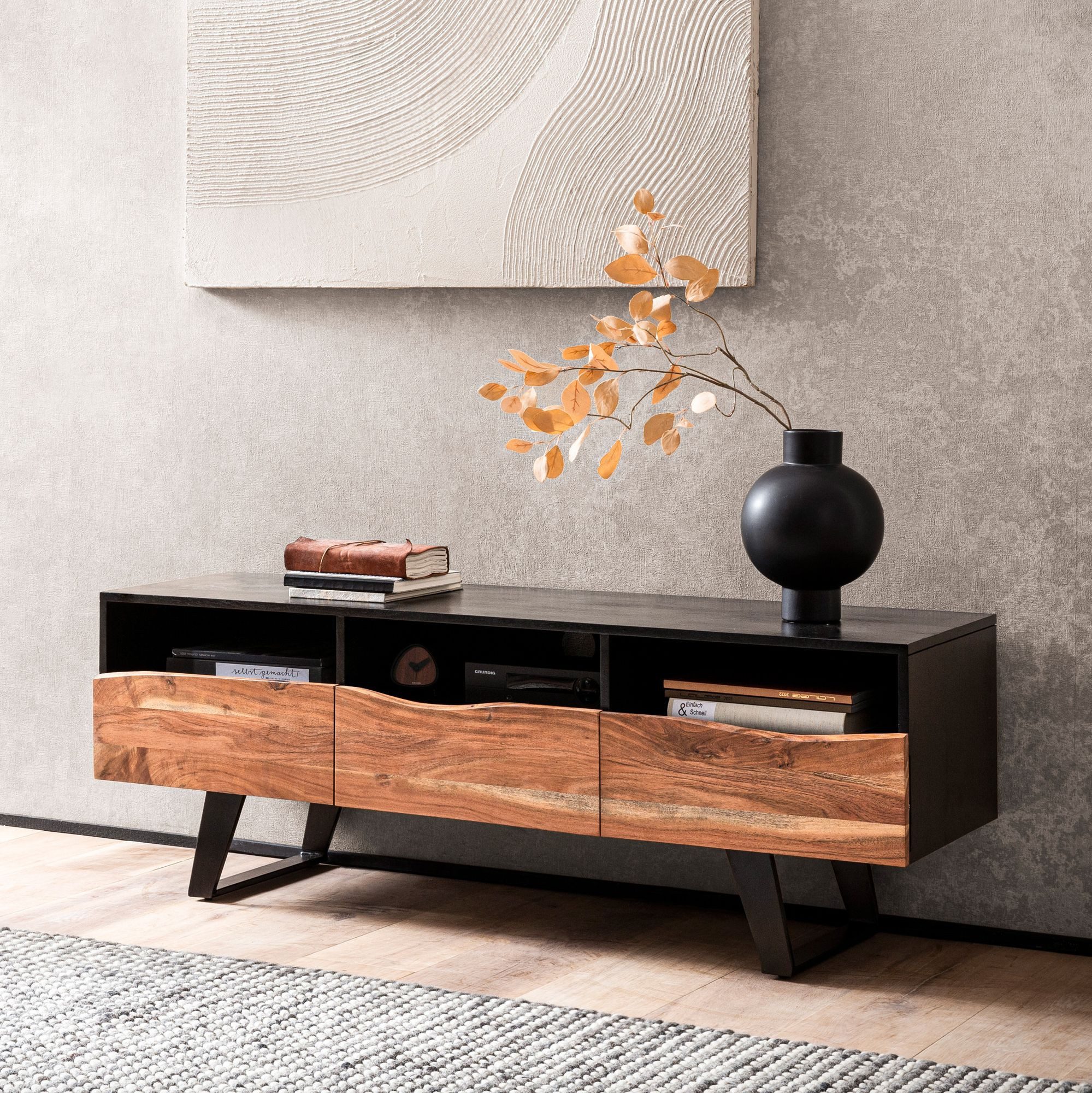 Wohnling Lowboard TV Schrank 140 cm Lowboard Holz Massiv Fernsehkommode Baumkante Modern (zwei Türen, 140x50x40 cm, Akazie Massivholz), TV-Schrank Modern Fernsehtisch, TV-Kommode Hoch