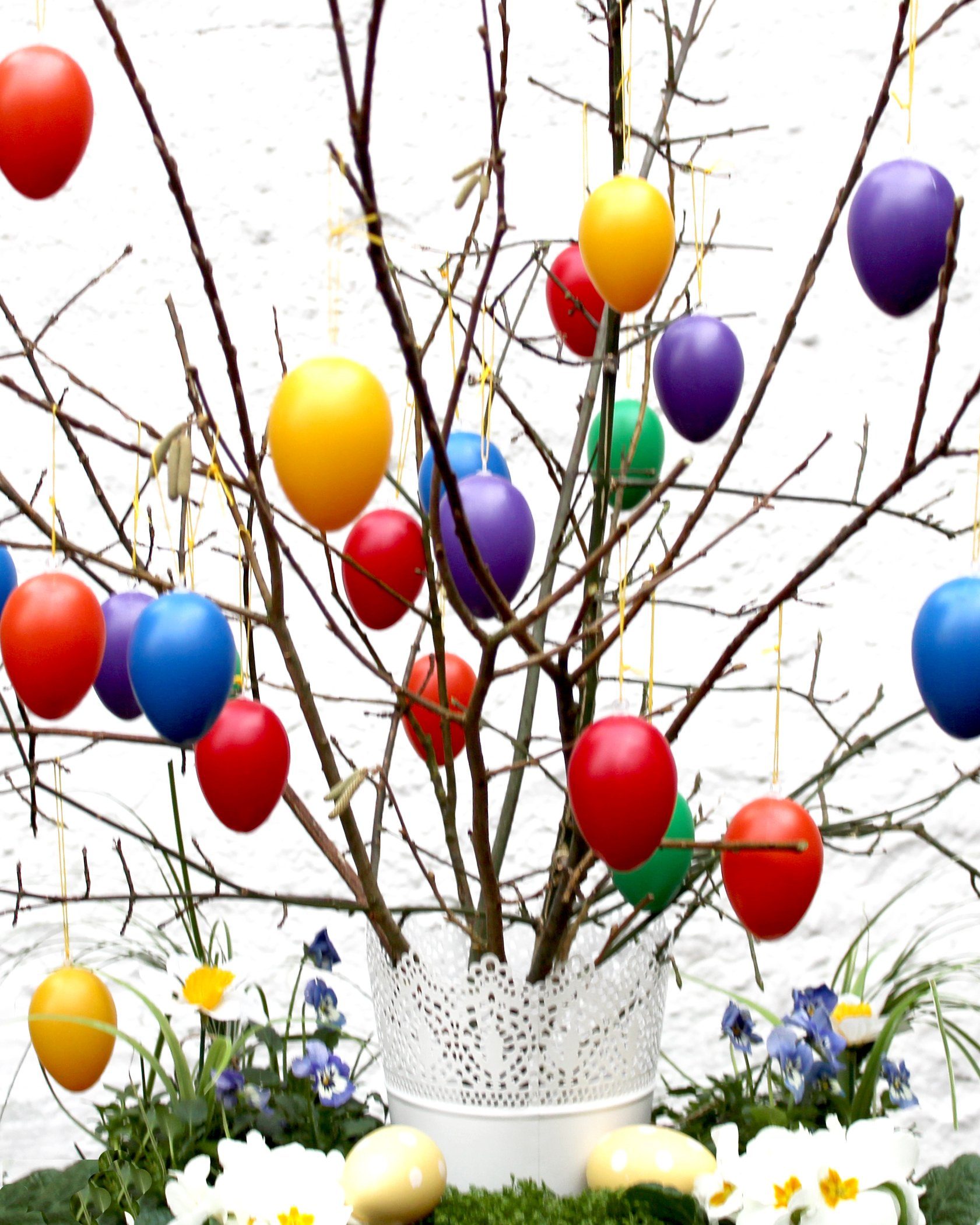 Frühlingsdeko aussen LB Ostern Garten SET Muster Frühling Dekoration Plastik (Kunststoff wetterfest Osterstrauß Osterhänger Gartendeko Deko 24er H&F Osterschmuck Ostereier Ostern Hängedeko Osterdeko Lilienburg Eier bunt Dekohänger Anhänger Blumen draussen), WU,