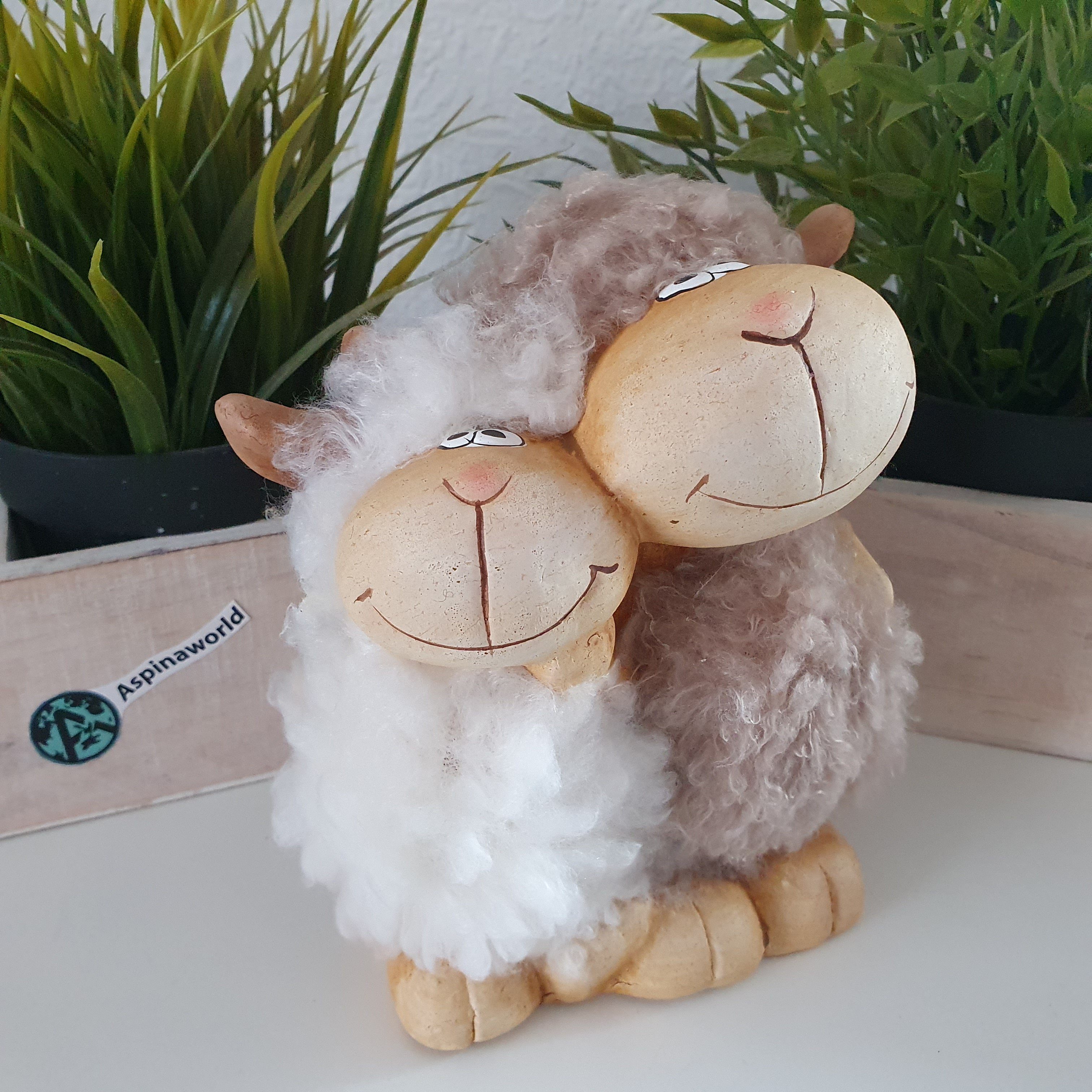Aspinaworld Dekofigur Dekofigur Schaf Figur mit Kuchelfell 16 cm