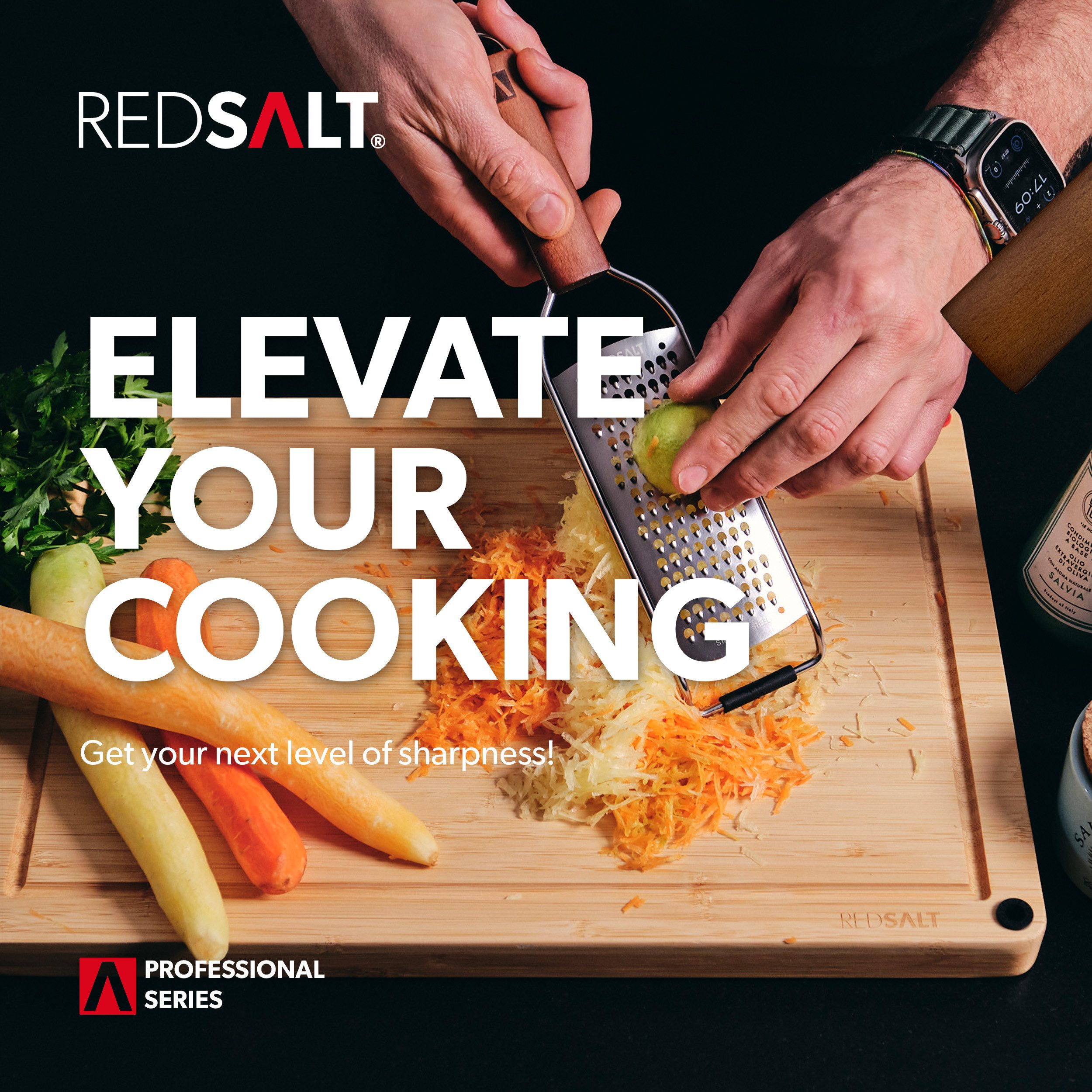 REDSALT® Küchenreibe Parmesanreibe mit Holzgriff rasiermesserscharf, Julienne Reibe, Feine rostfreie Edelstahl Klinge in INOX 18/10 Qualität