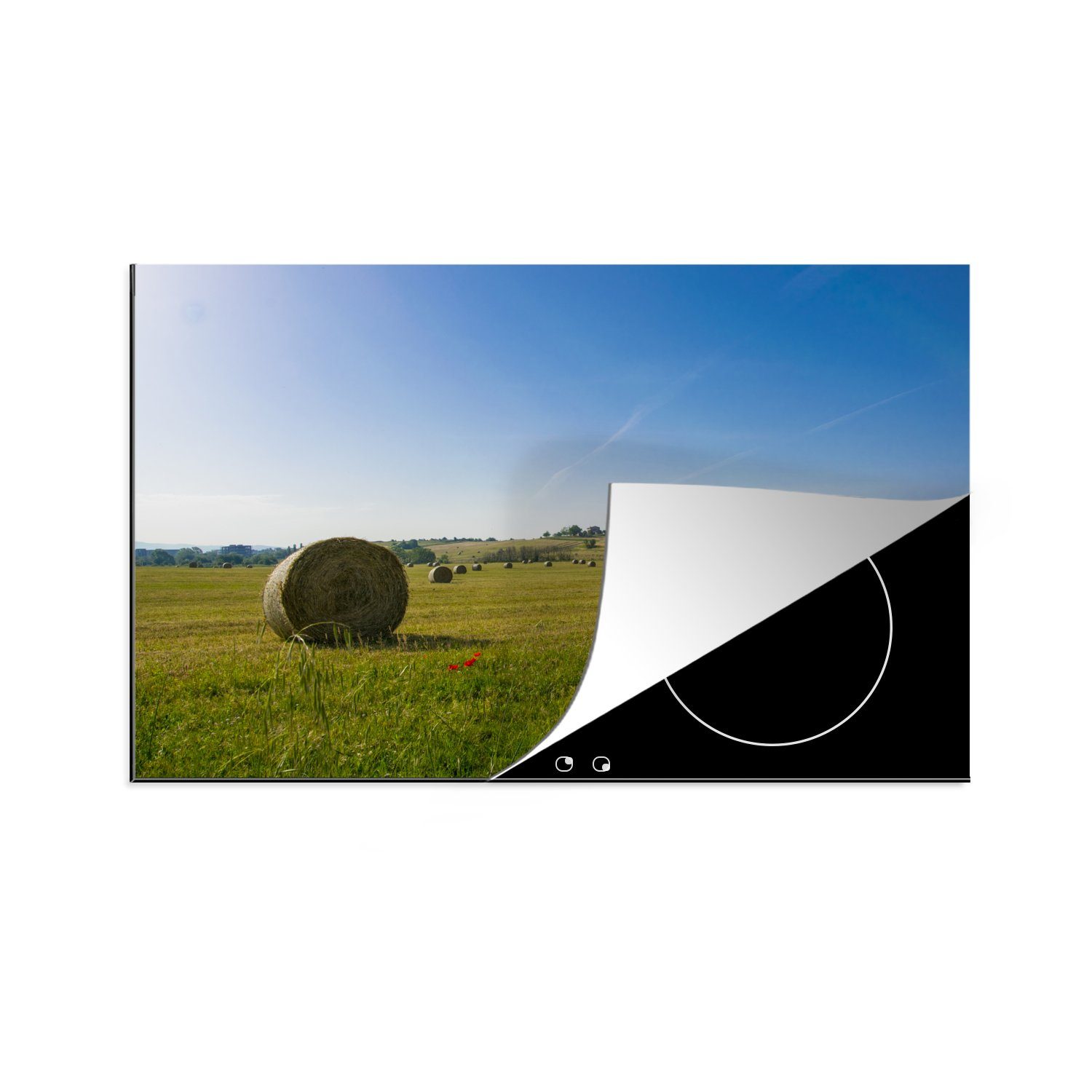 MuchoWow Herdblende-/Abdeckplatte Grünes Feld mit Heuballen und klarem Himmel, Vinyl, (1 tlg), 81x52 cm, Induktionskochfeld Schutz für die küche, Ceranfeldabdeckung