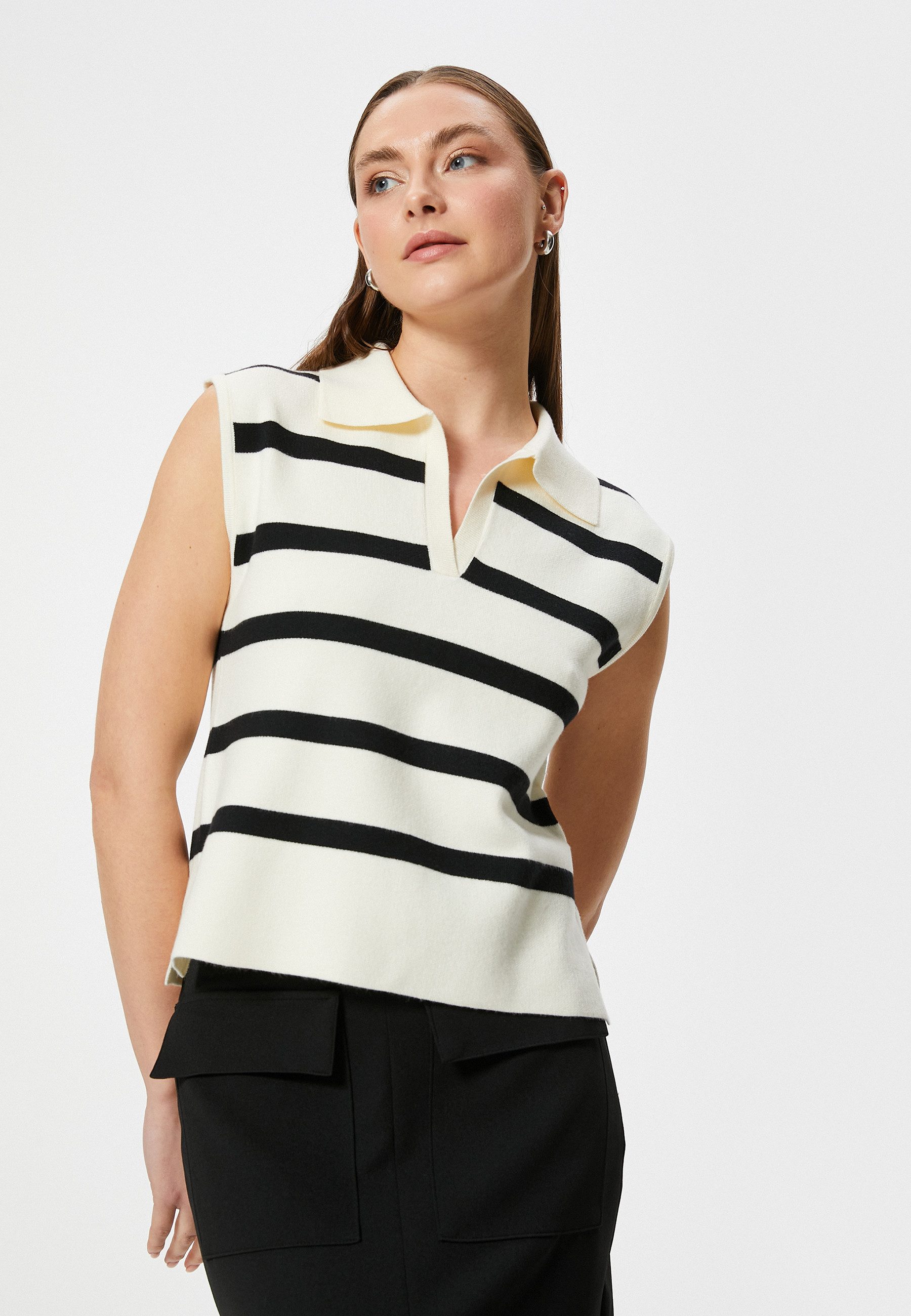 Koton Kurzarmpullover V-Kragen Regular