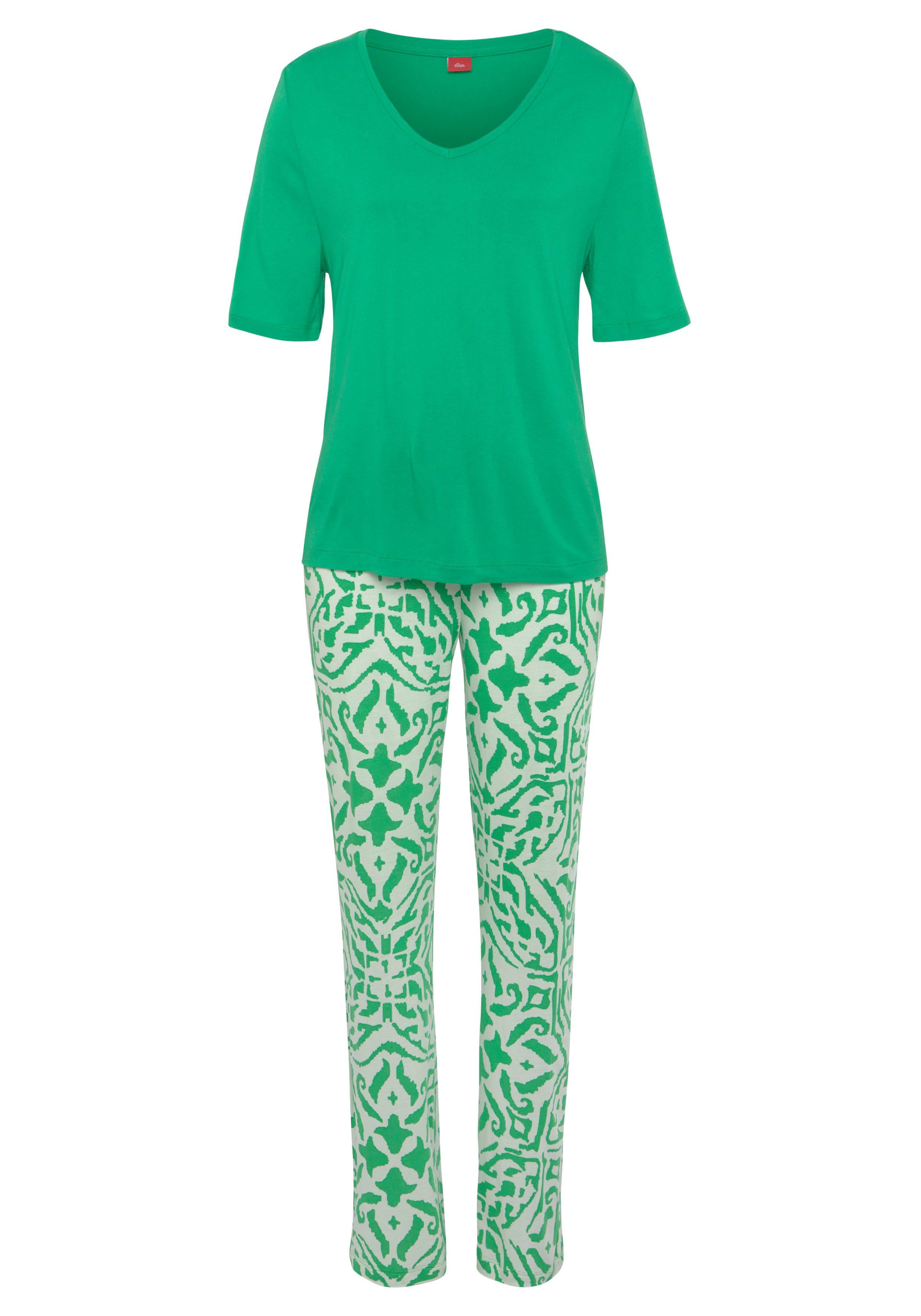 s.Oliver Pyjama (2 tlg) mit floralem Ethno-Muster. € 44,99