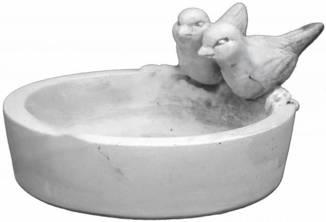 JVmoebel Vogeltränke Skulpturale Vogeltränke aus wetterfestem Polyresin für den Garten, Made in Europa
