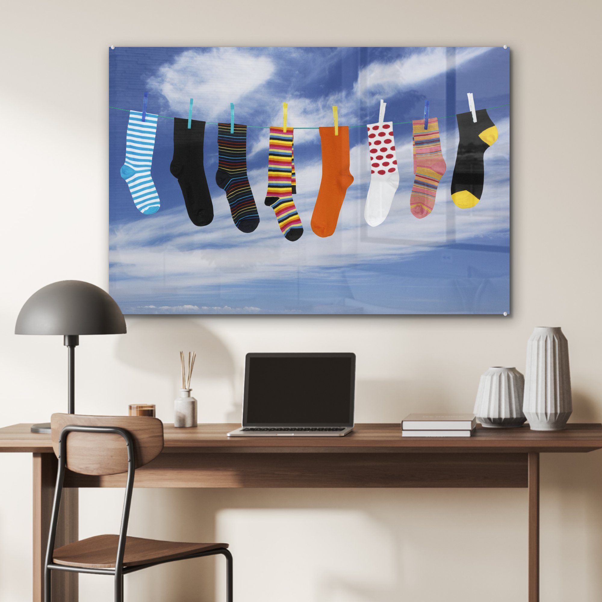 MuchoWow Acrylglasbild Socken auf einer (1 Wäscheleine, Wohnzimmer St), Schlafzimmer & Acrylglasbilder