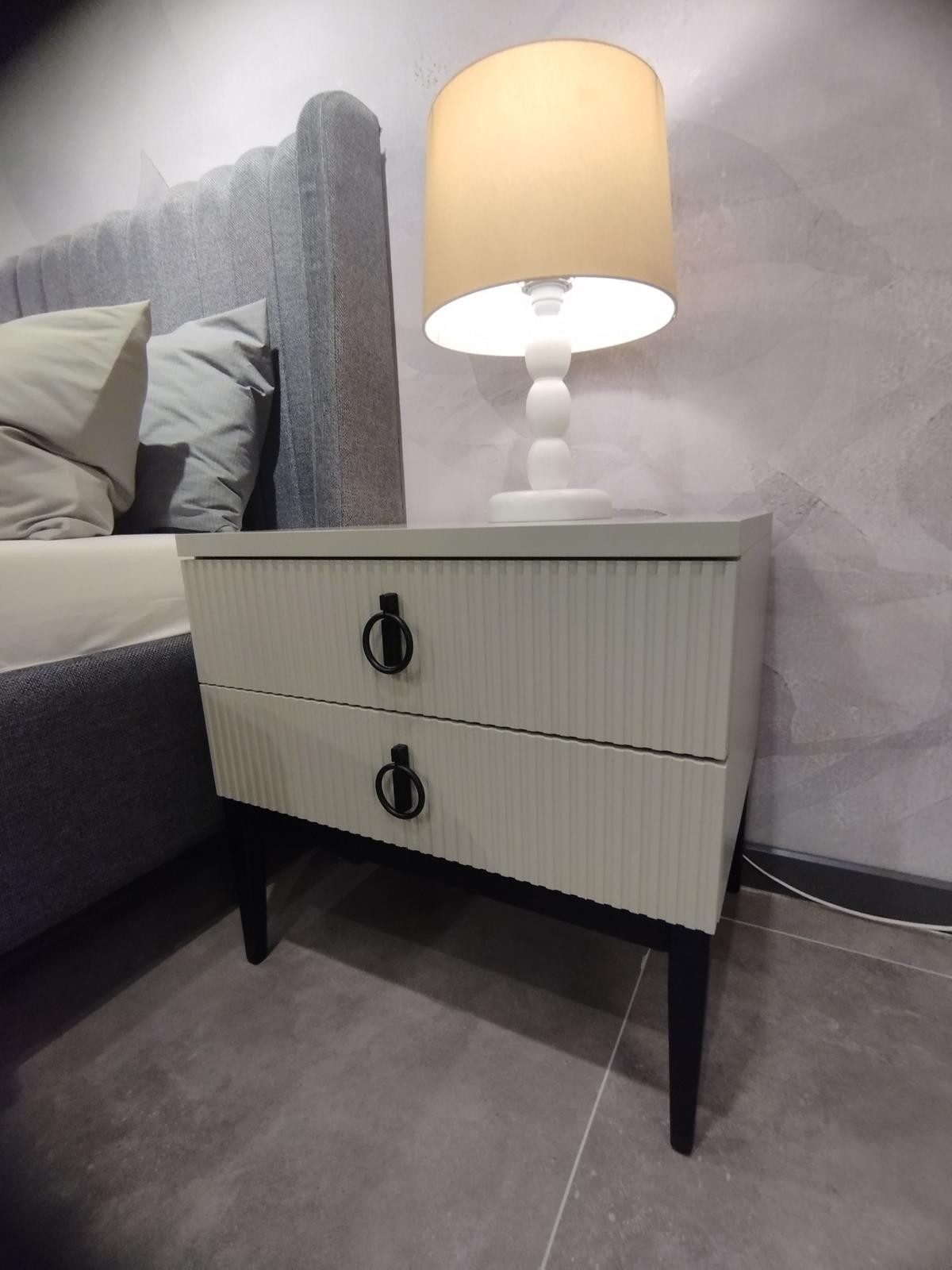 Xlmoebel Nachttisch Exklusiver Designer Tisch aus hochwertigem Material und Luxusdesi, Made in Europa
